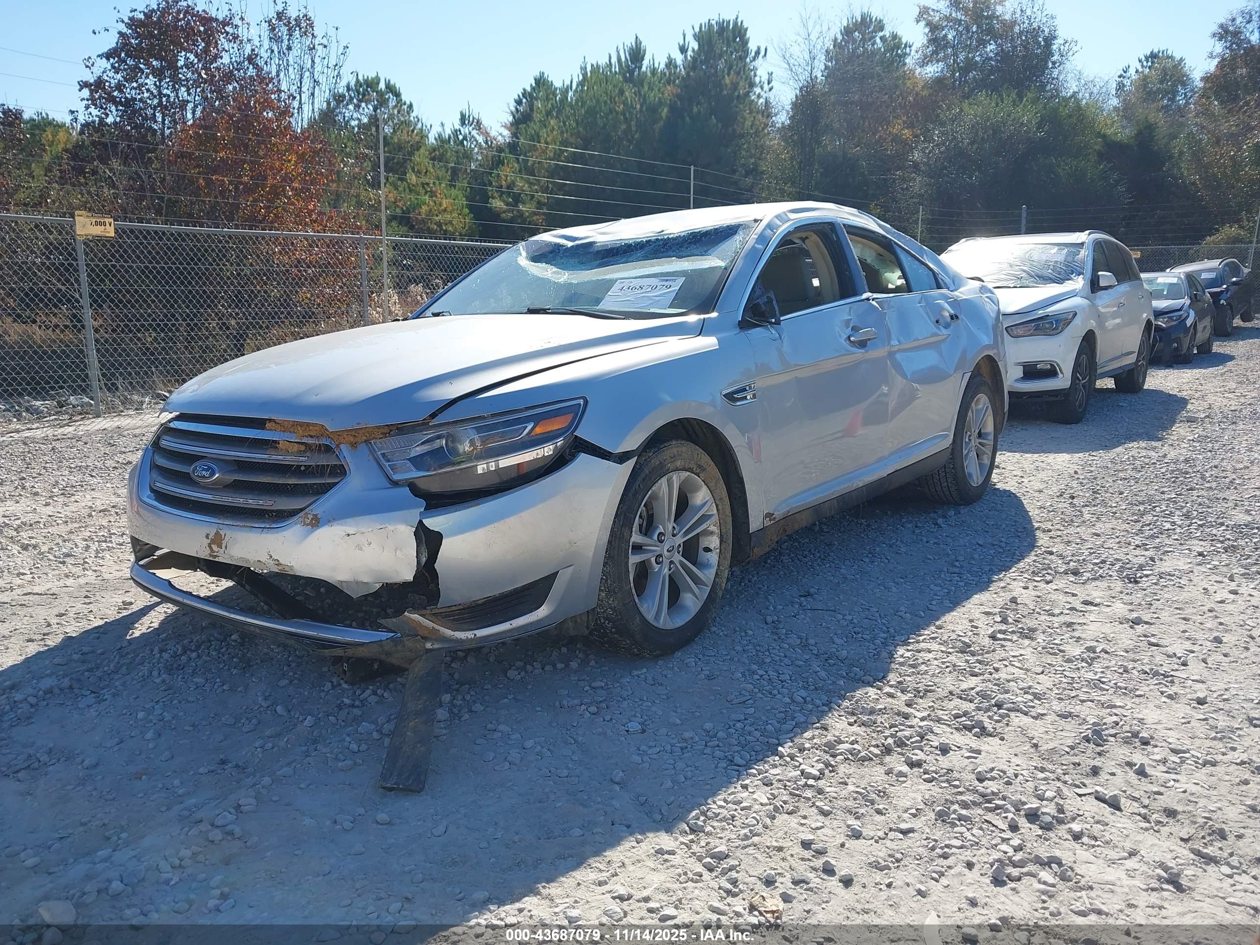 FORD TAURUS image 2