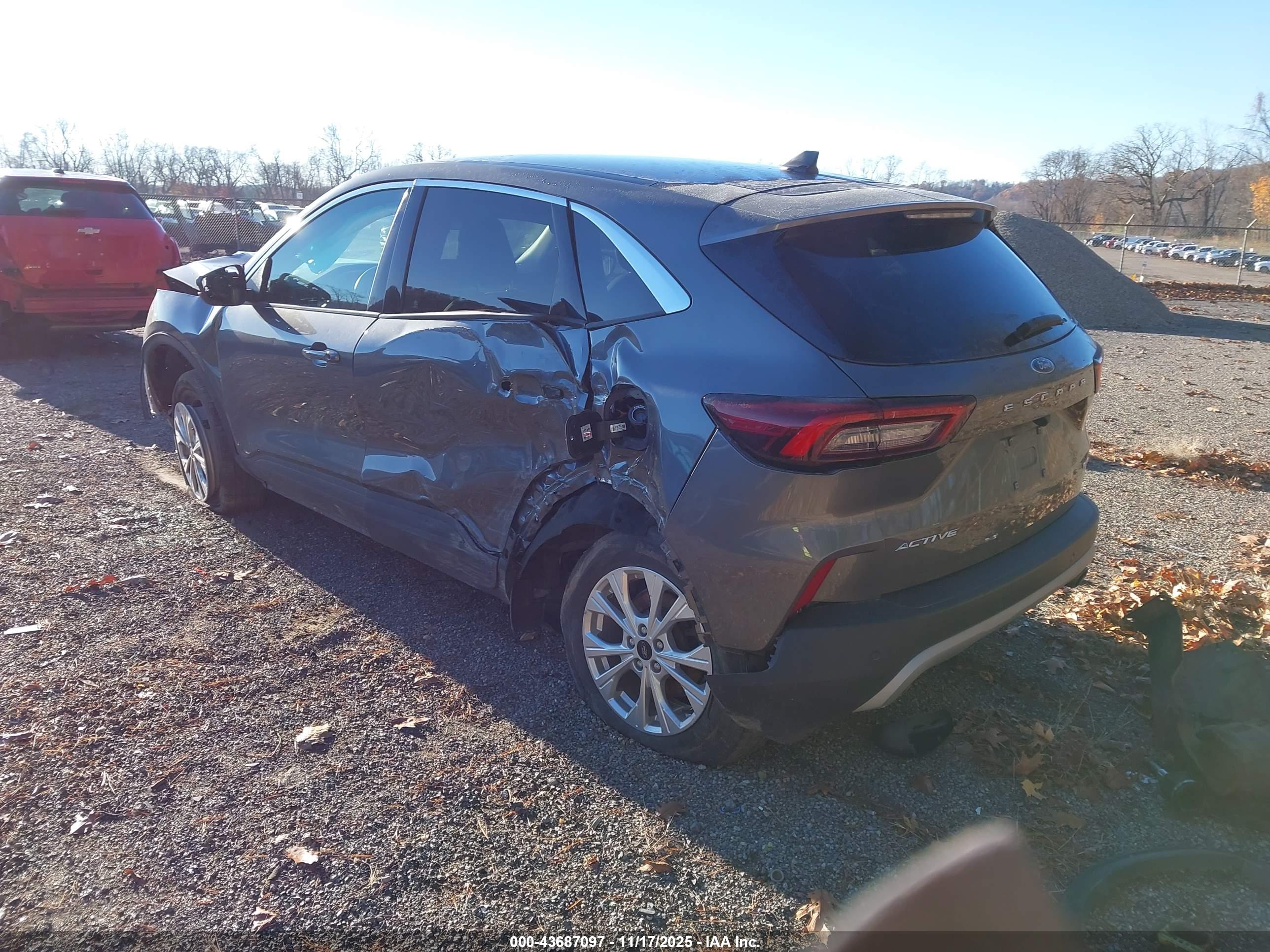 FORD ESCAPE image 3