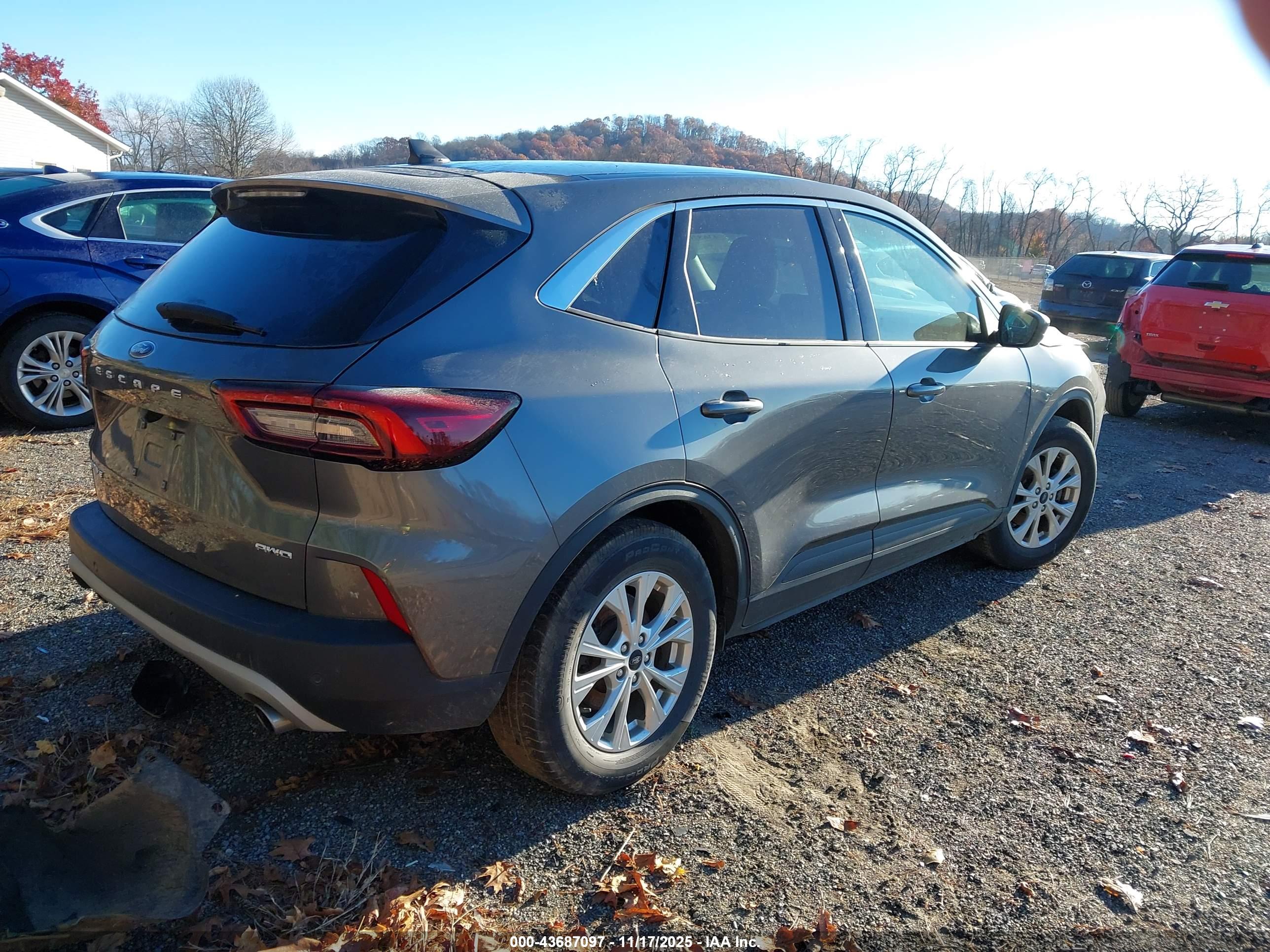 FORD ESCAPE image 4