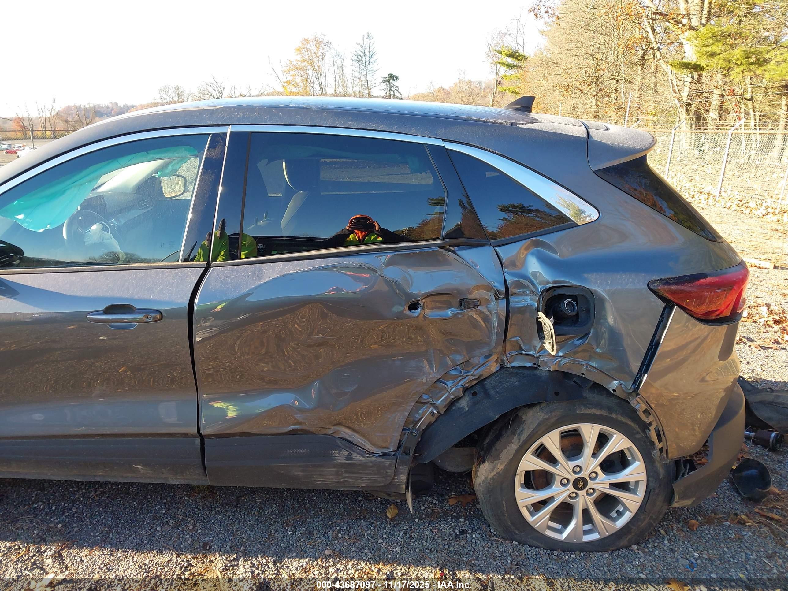 FORD ESCAPE image 6