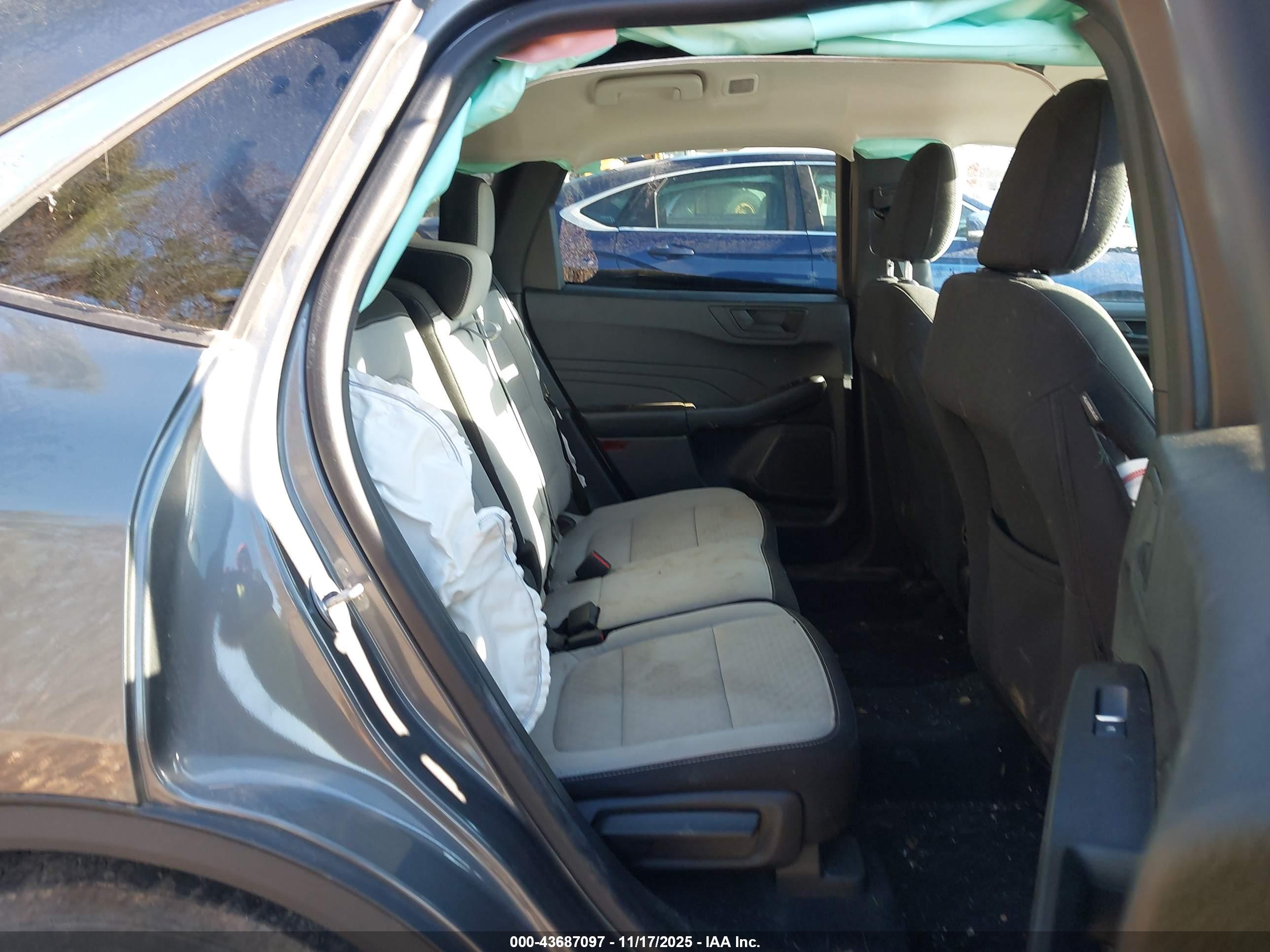 FORD ESCAPE image 8