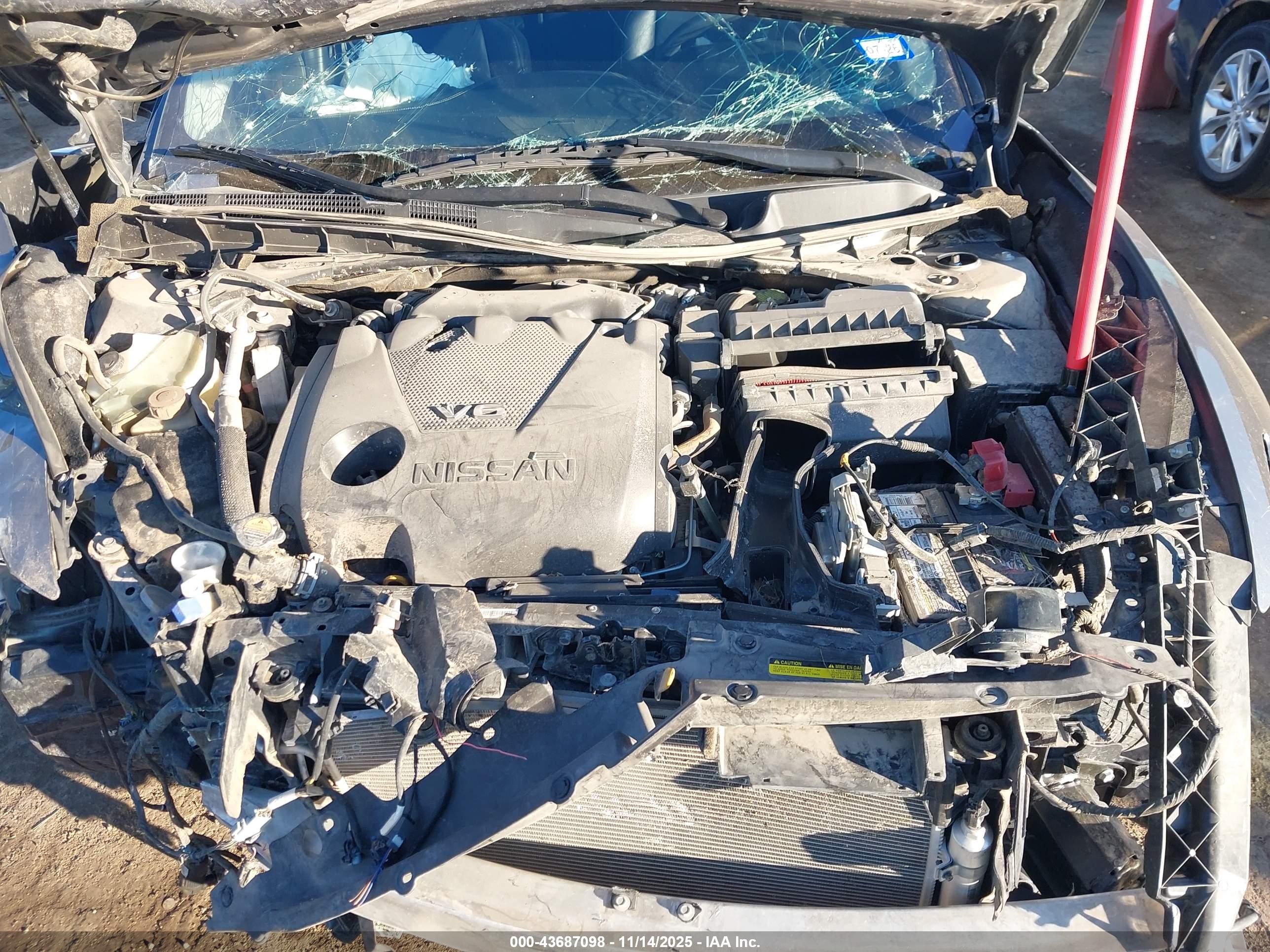NISSAN MAXIMA image 10
