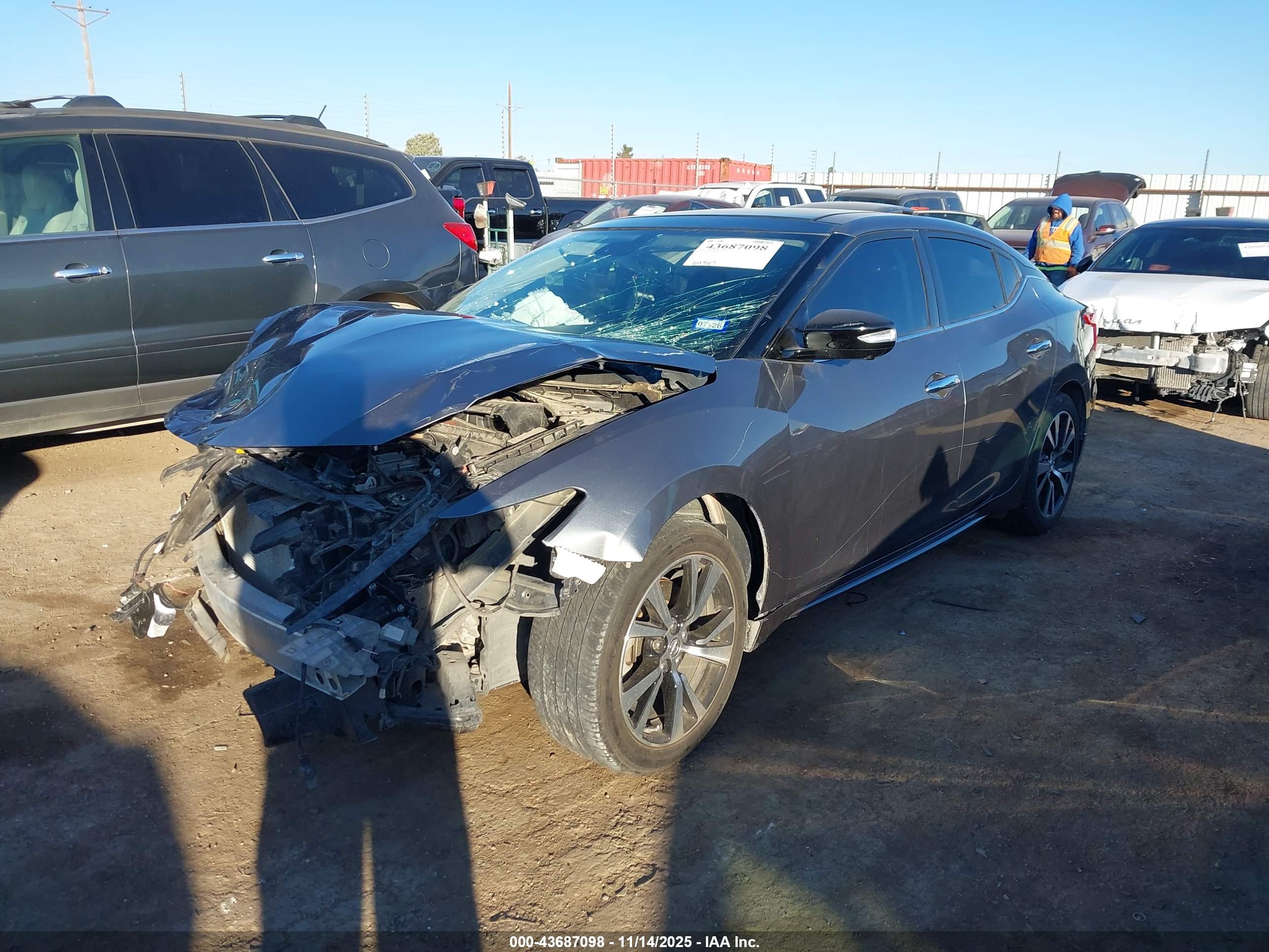 NISSAN MAXIMA image 2