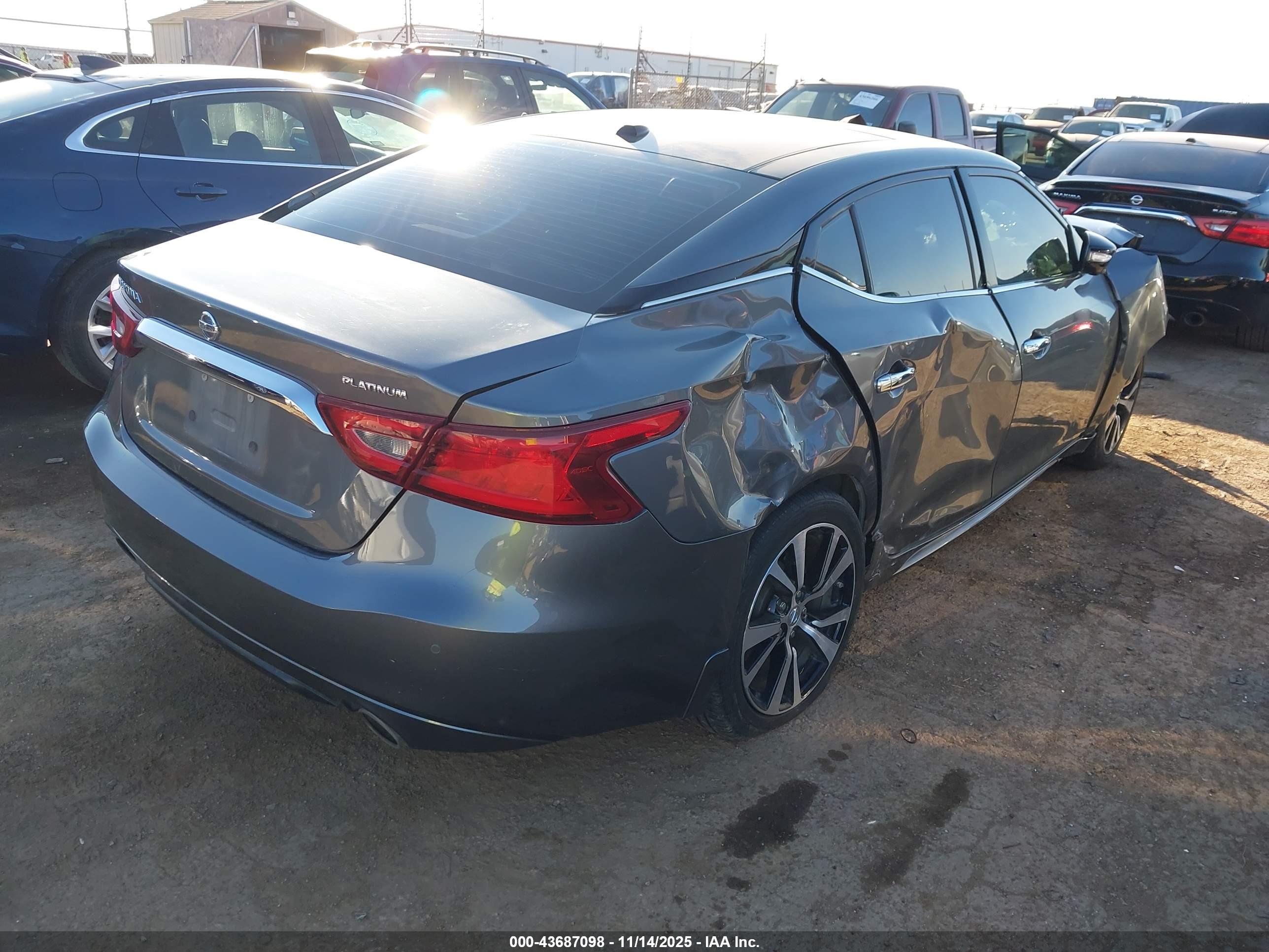 NISSAN MAXIMA image 4