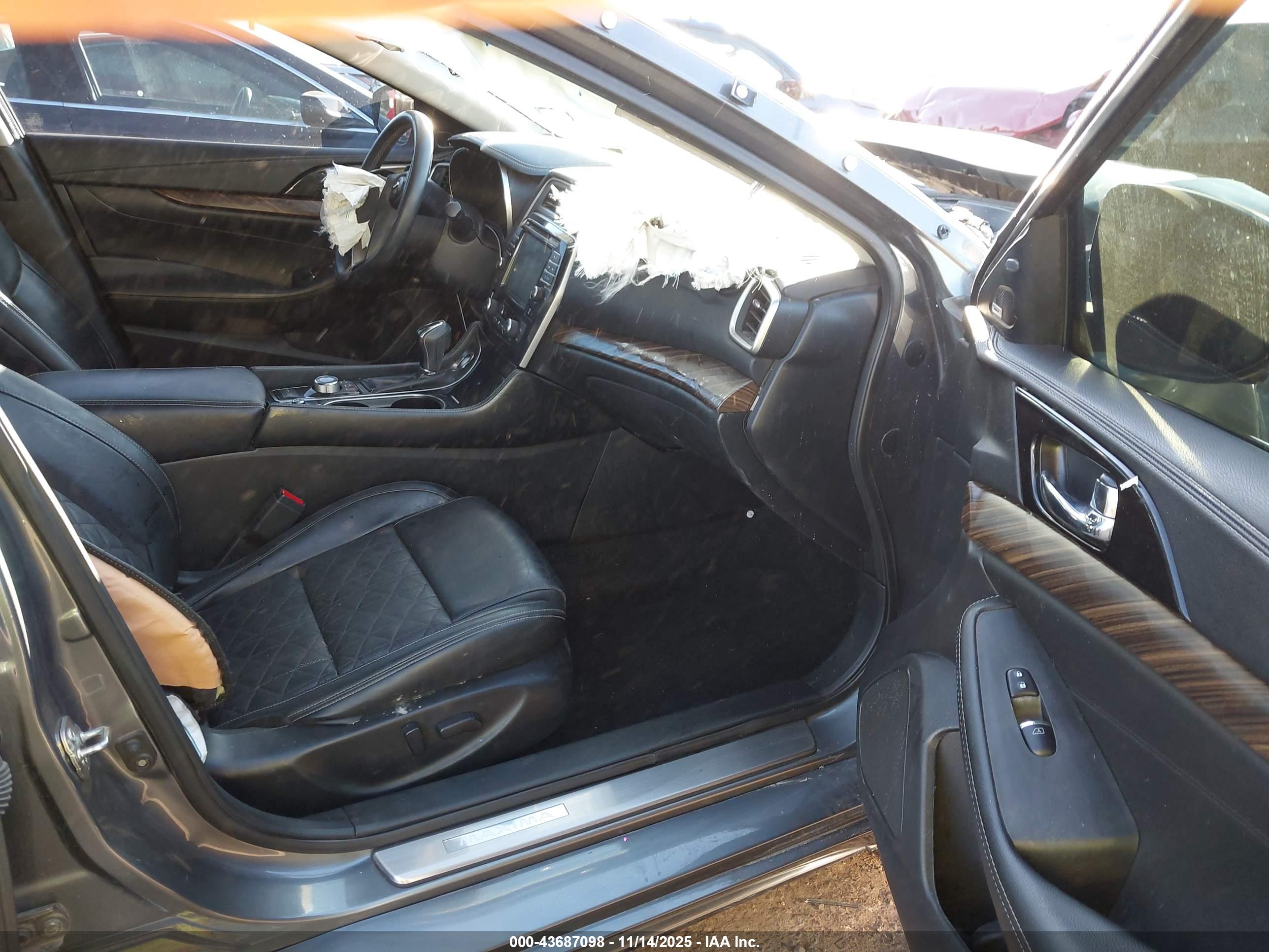NISSAN MAXIMA image 5