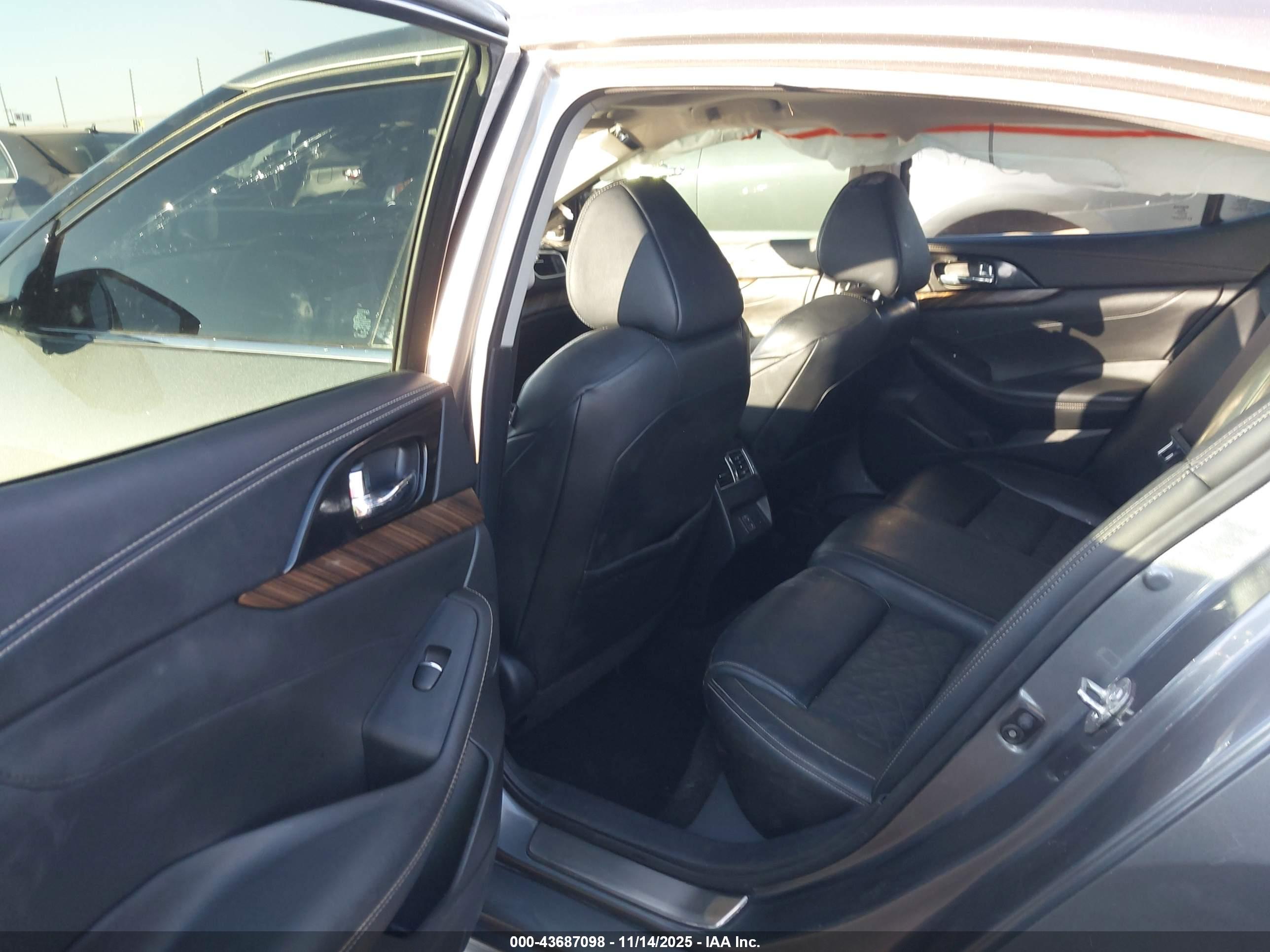 NISSAN MAXIMA image 8