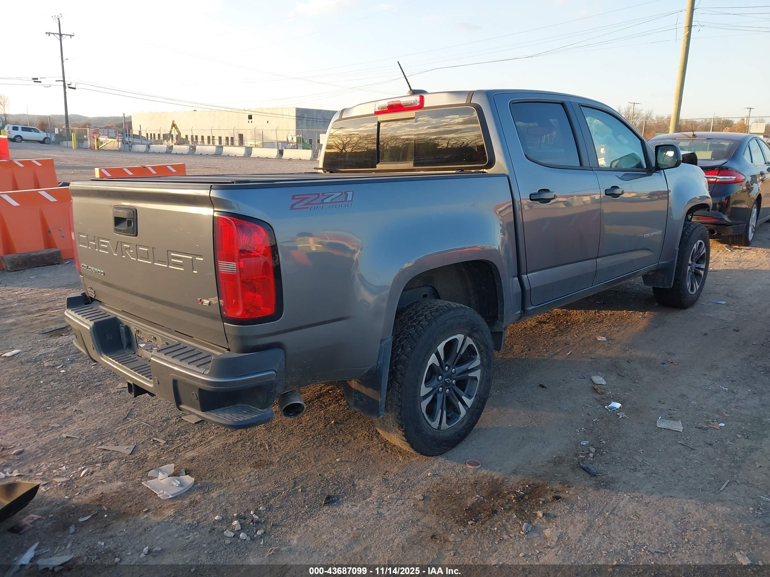 CHEVROLET COLORADO image 4