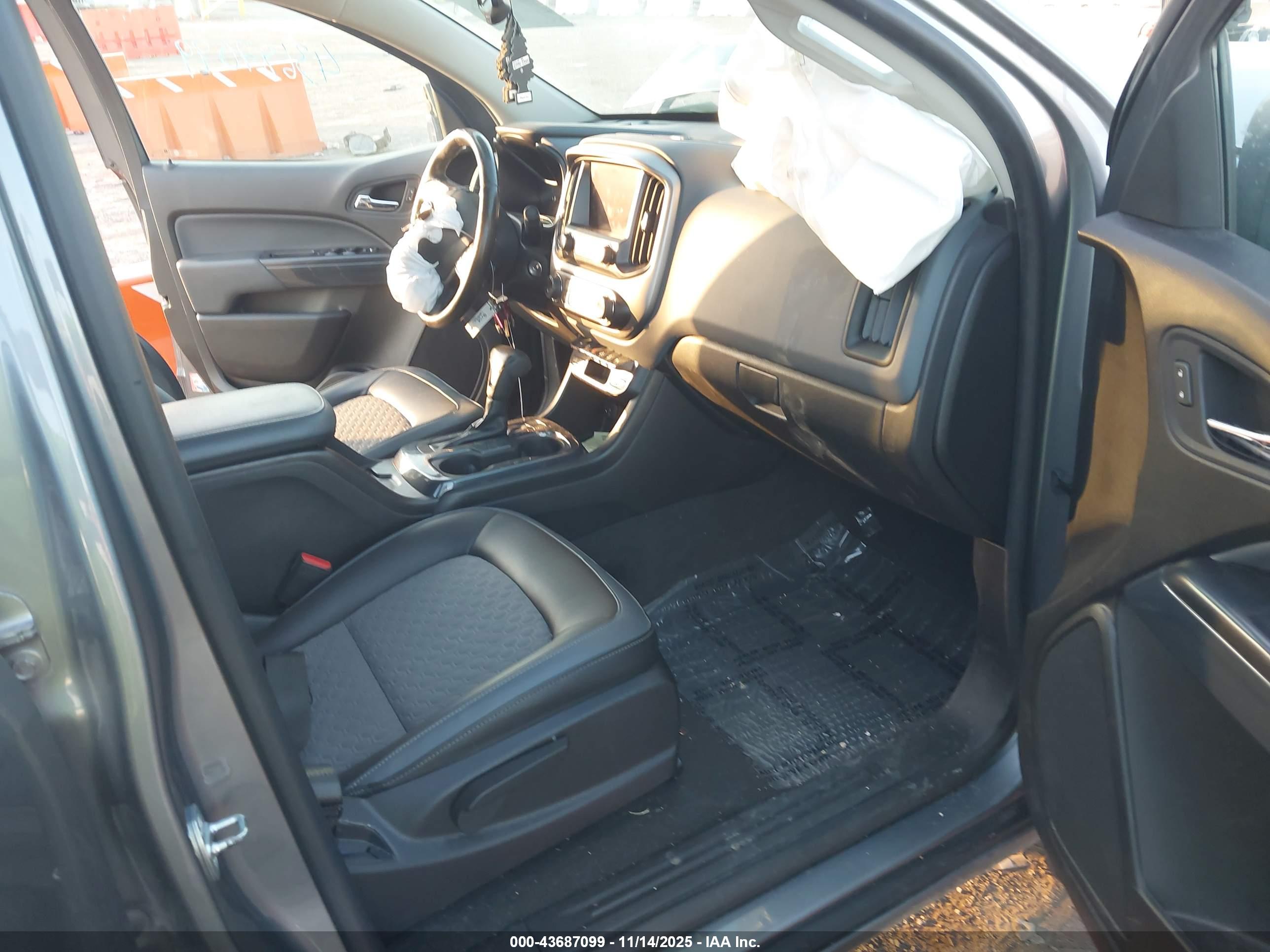 CHEVROLET COLORADO image 5
