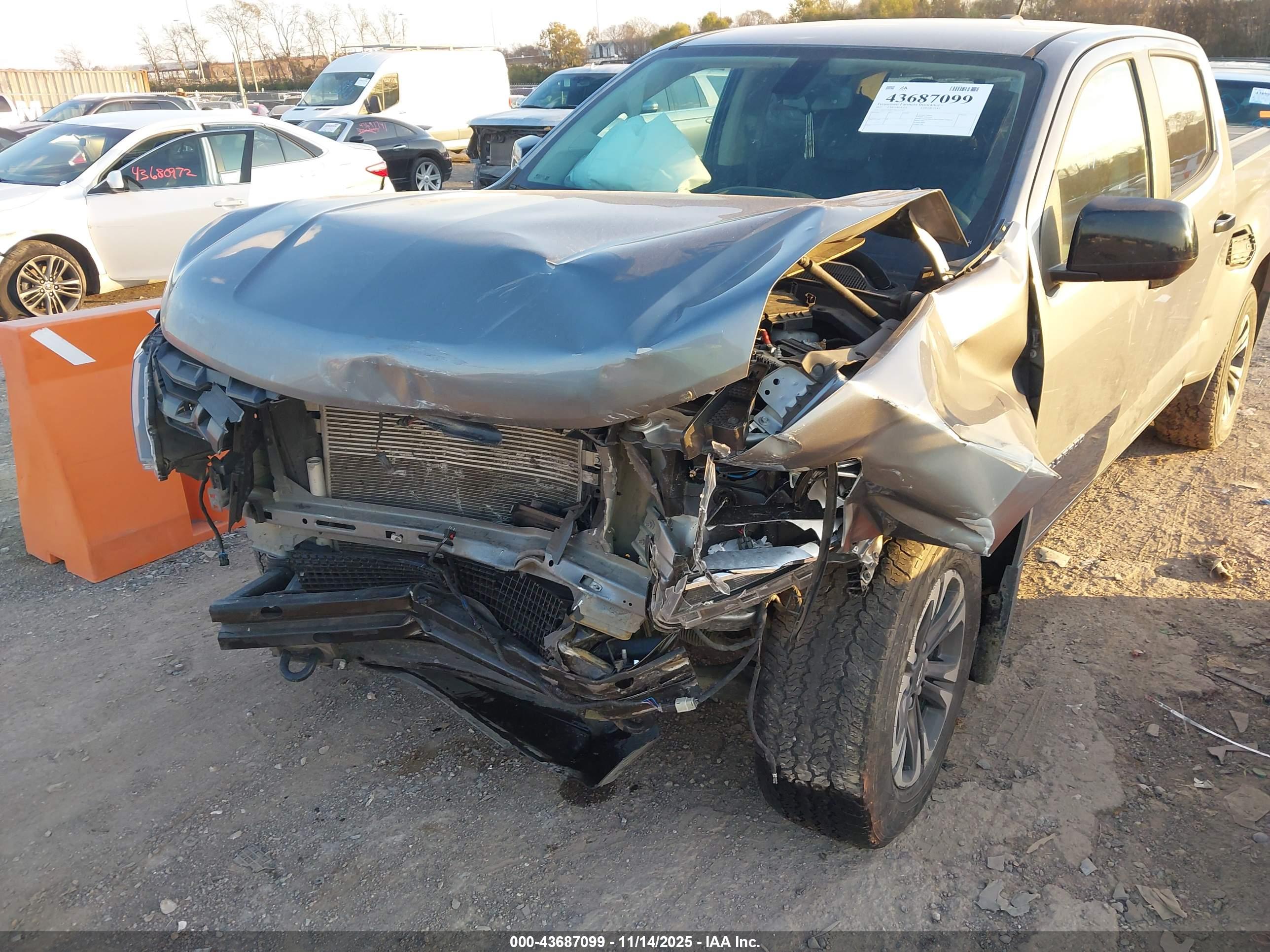 CHEVROLET COLORADO image 6
