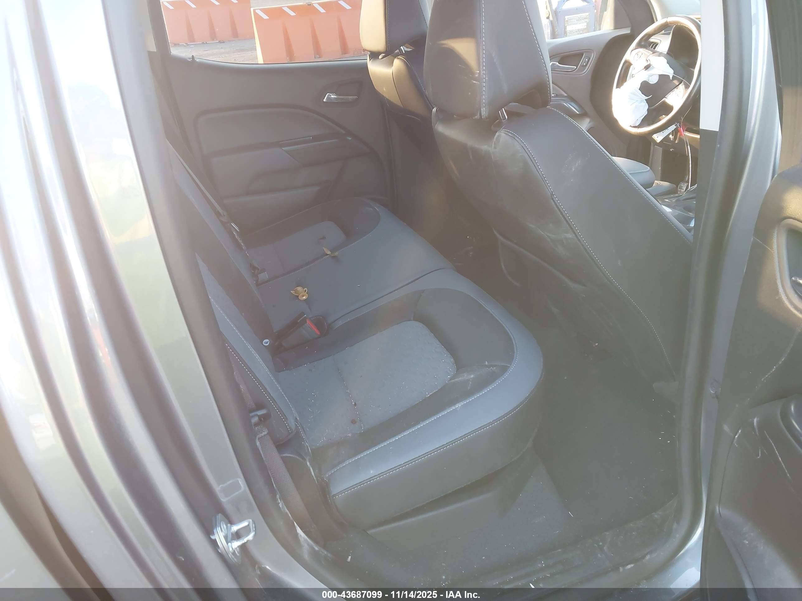 CHEVROLET COLORADO image 8