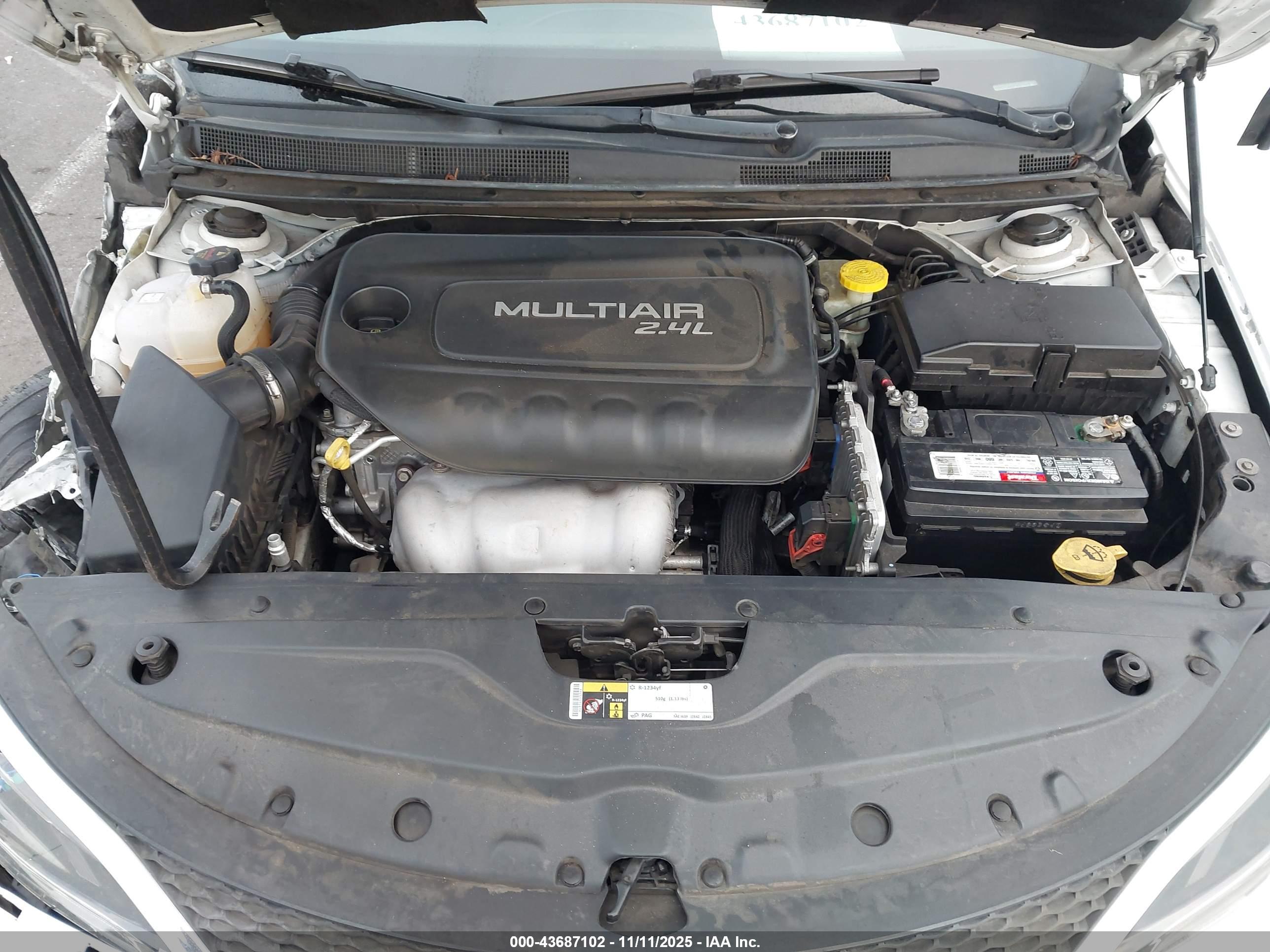 CHRYSLER 200 image 10