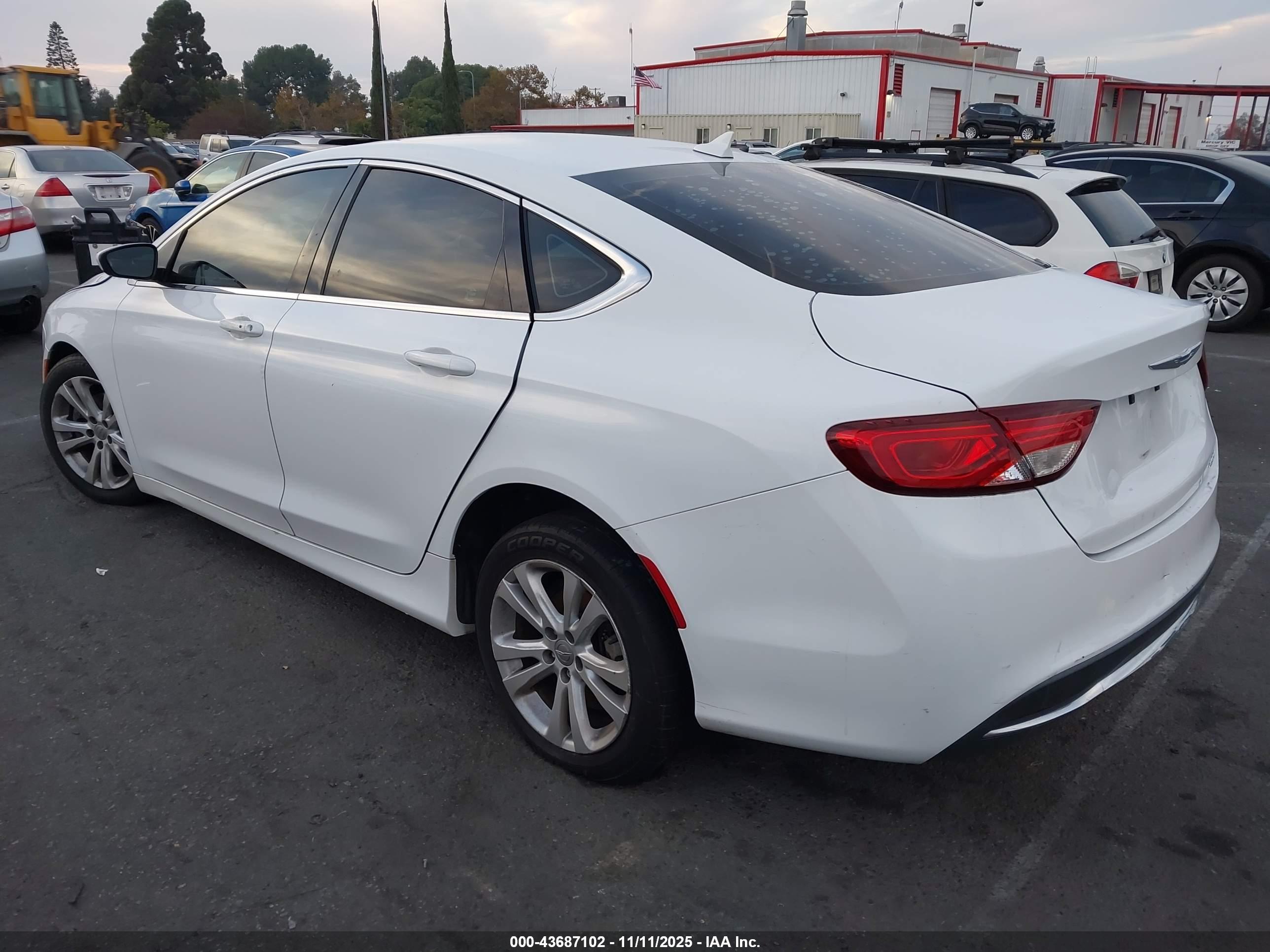 CHRYSLER 200 image 3