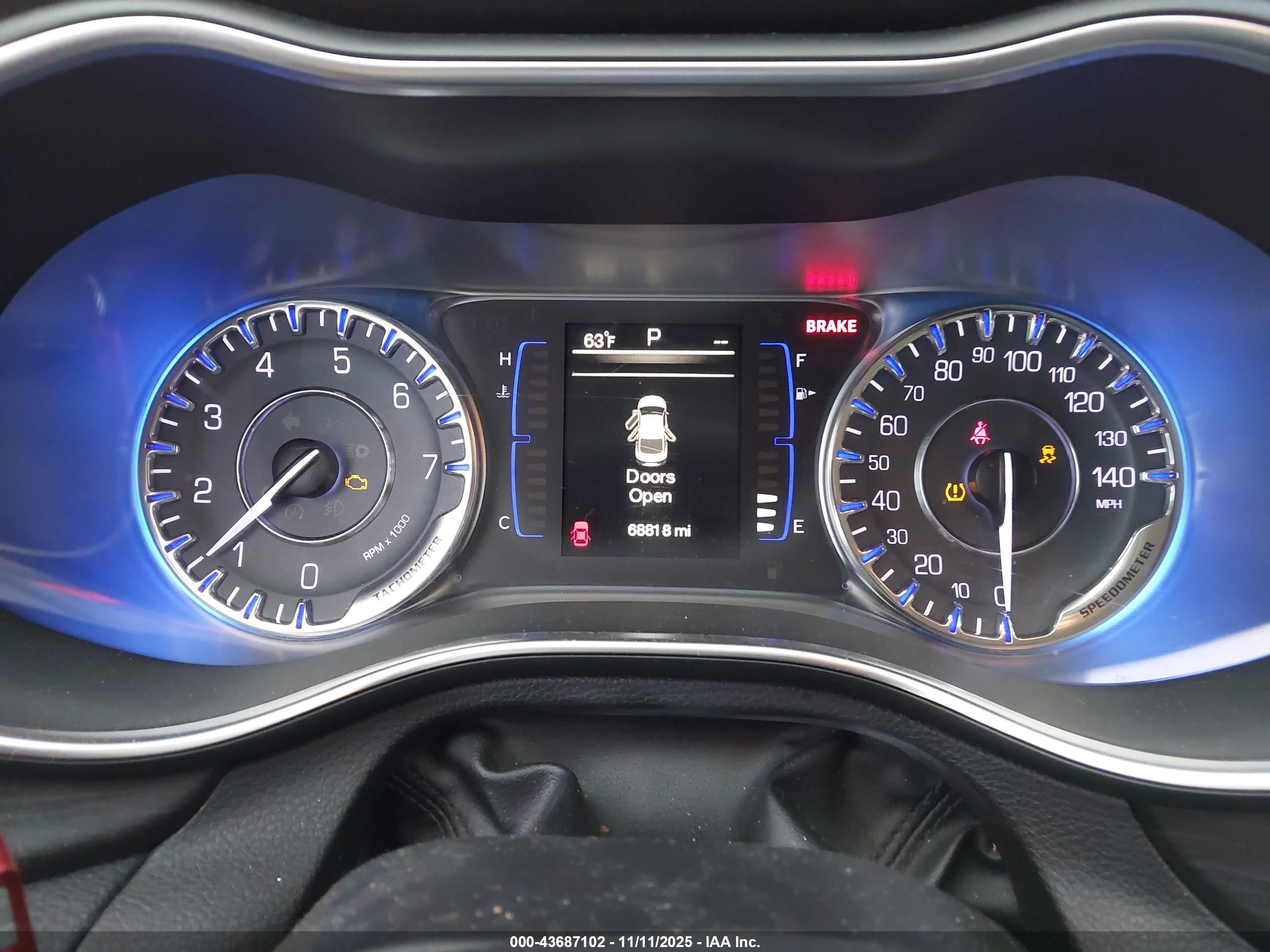 CHRYSLER 200 image 7