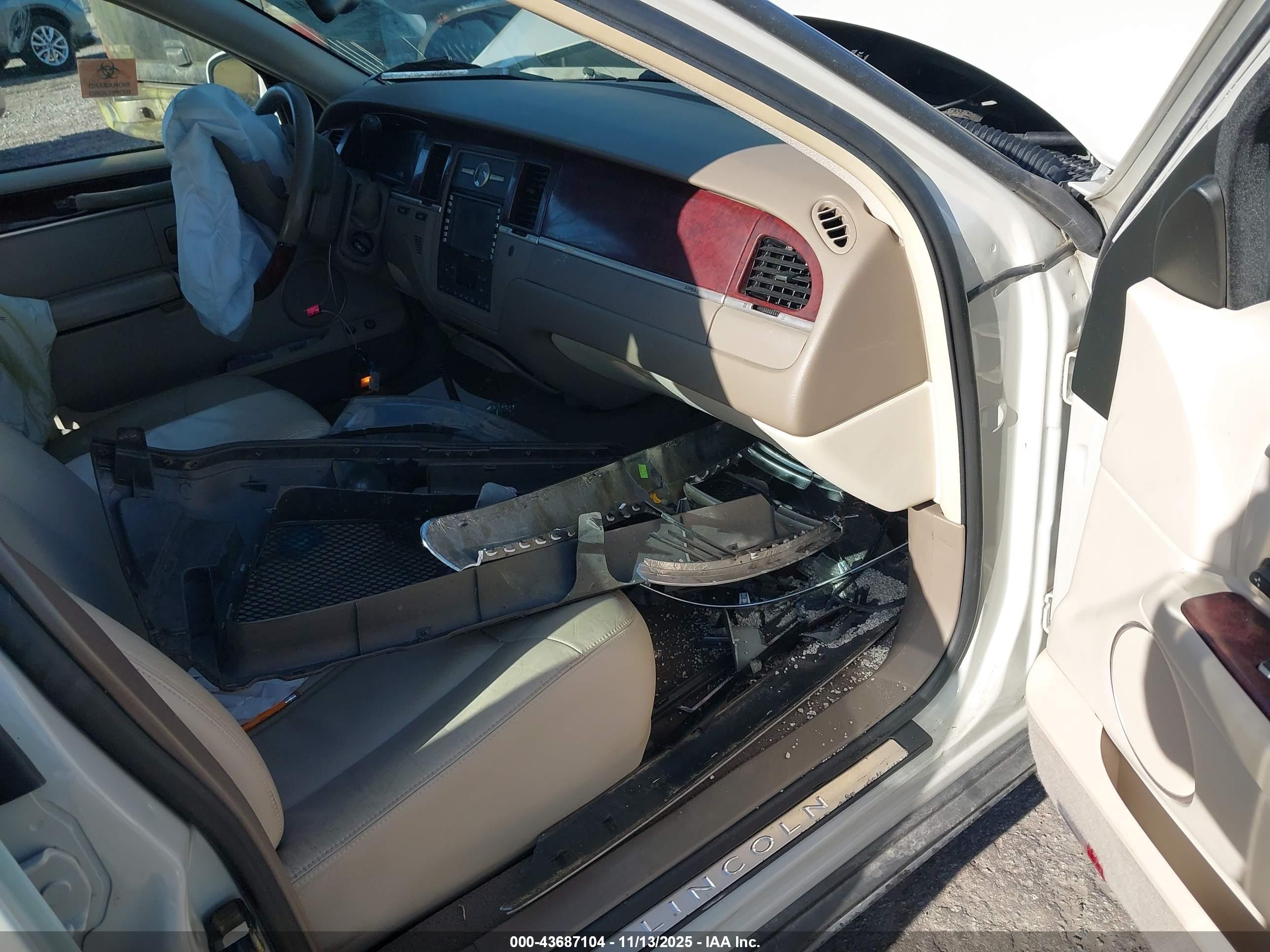 LINCOLN TOWN image 5