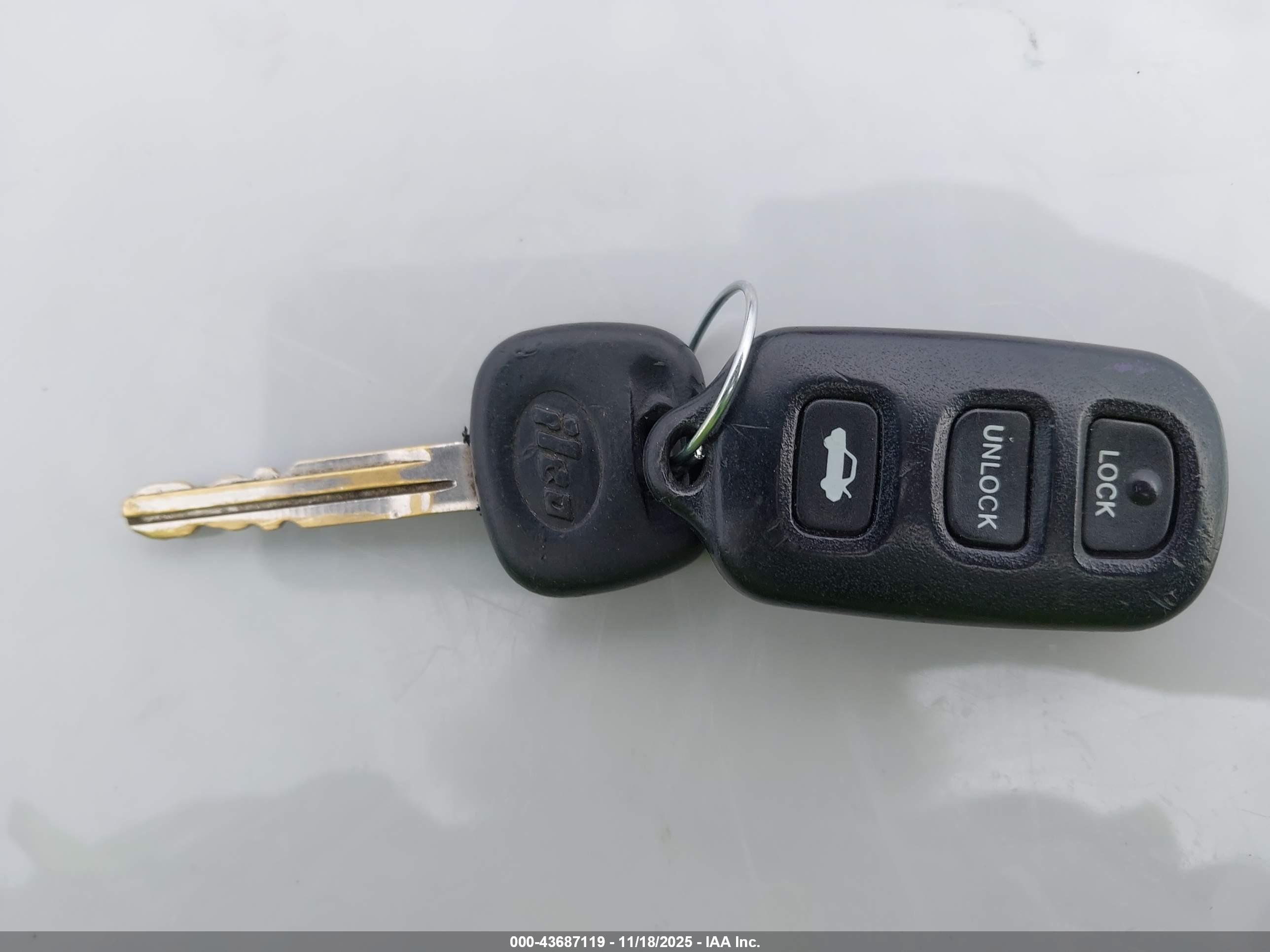 TOYOTA AVALON image 11