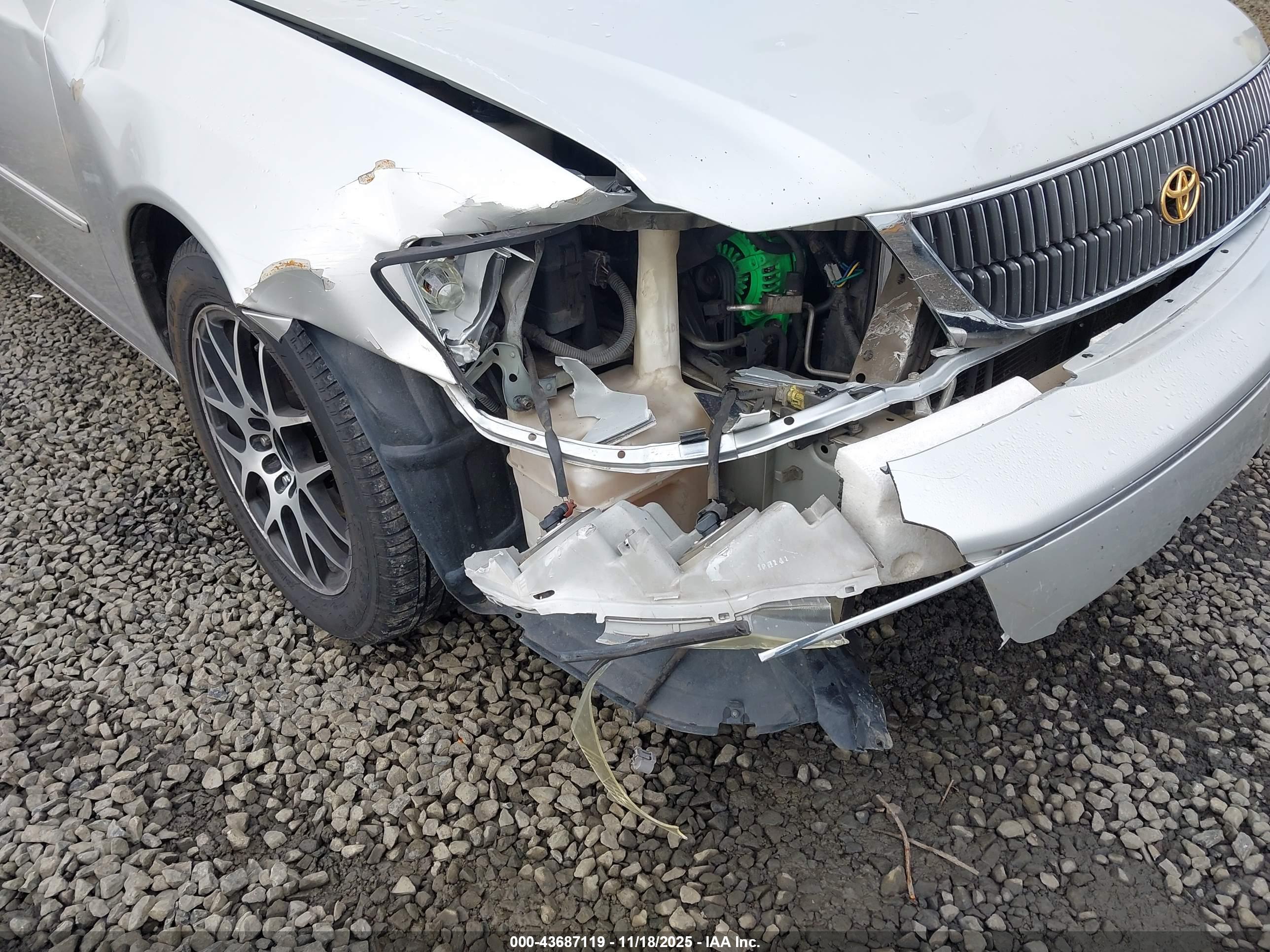 TOYOTA AVALON image 6