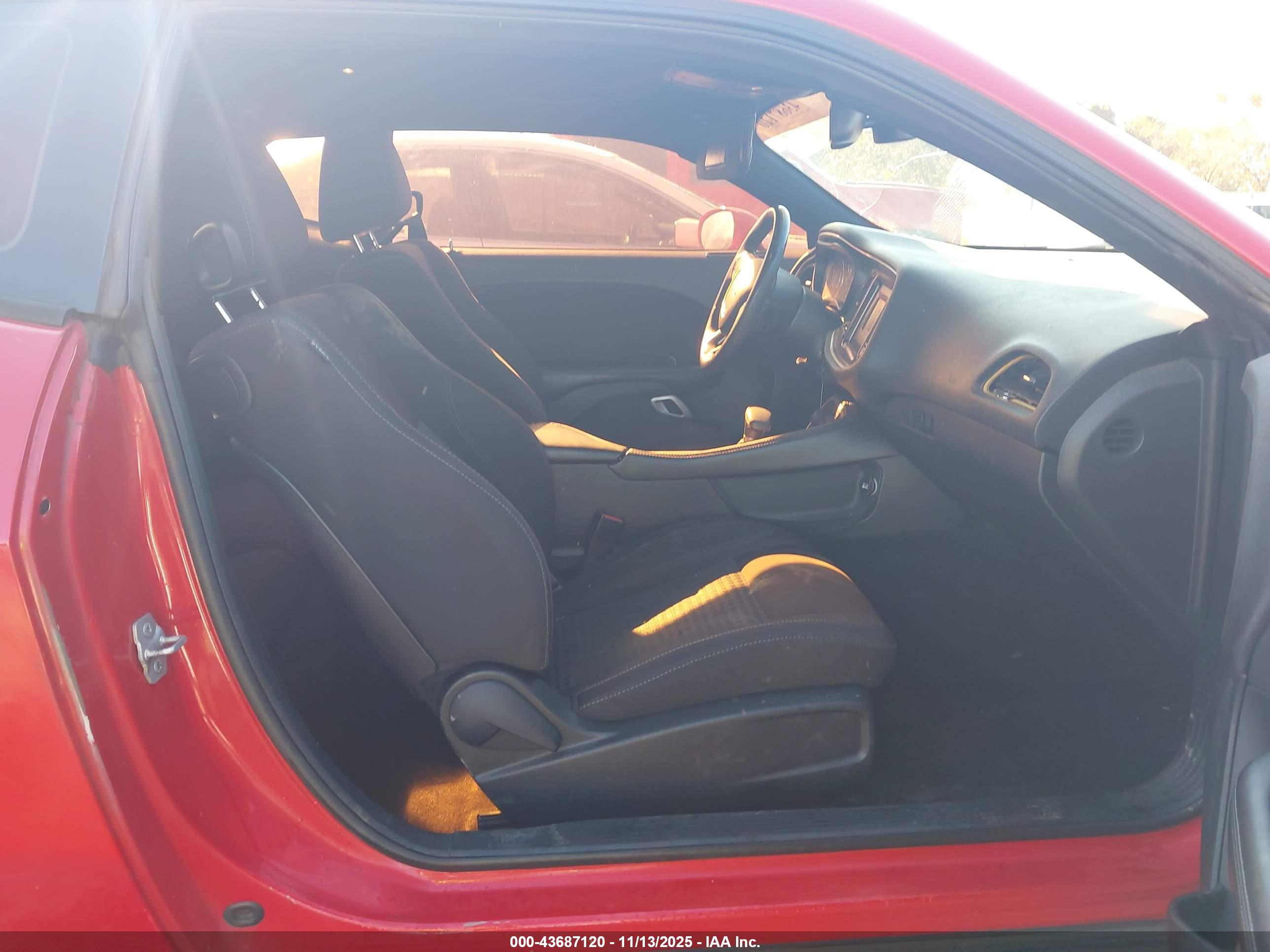 DODGE CHALLENGER image 5
