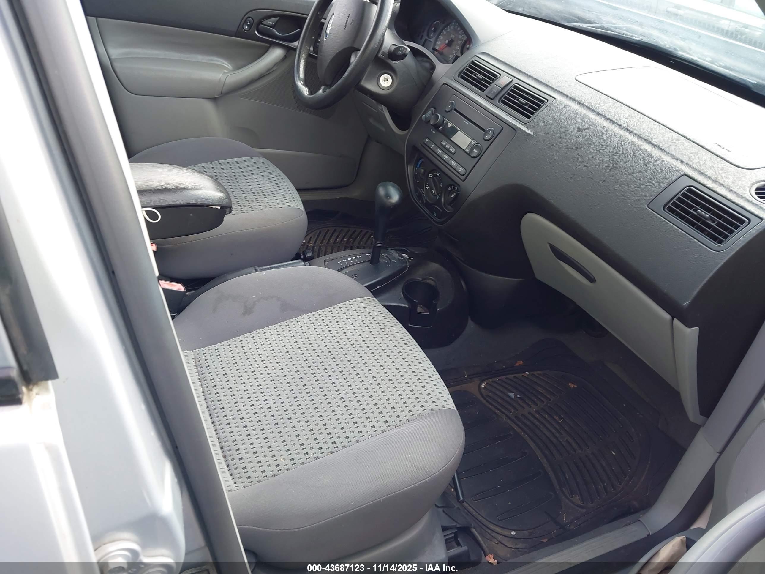 FORD FOCUS image 5