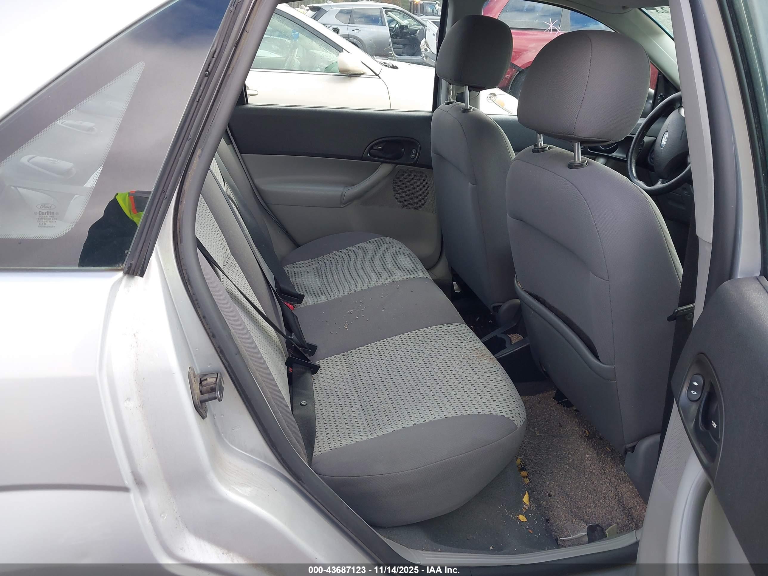FORD FOCUS image 8