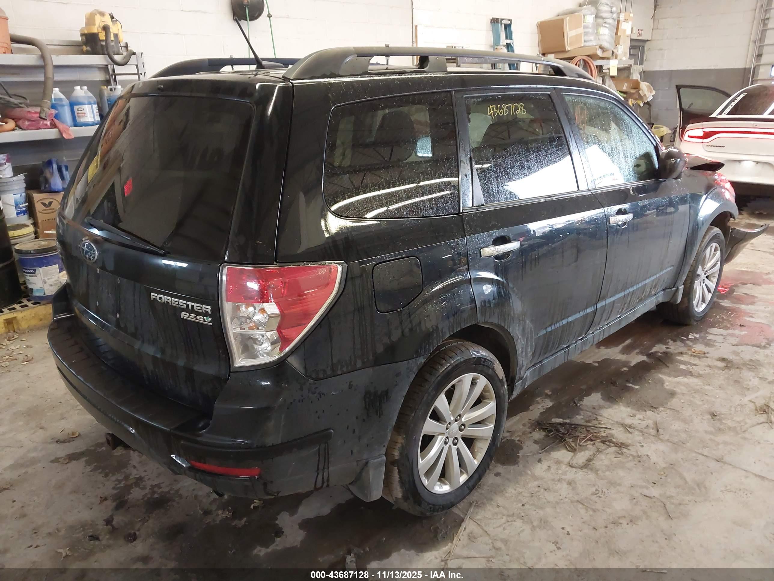 SUBARU FORESTER image 4