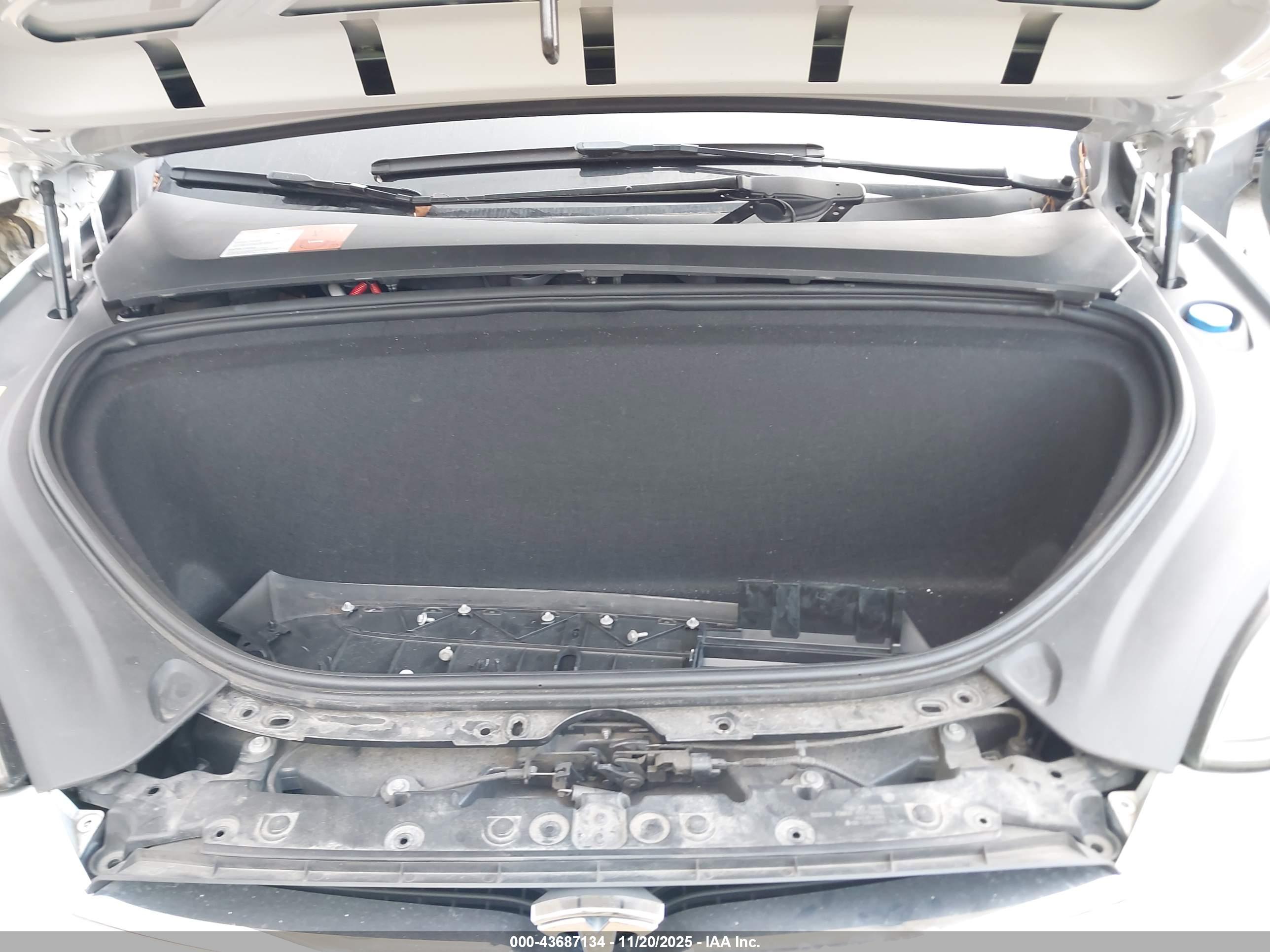 TESLA MODEL image 10