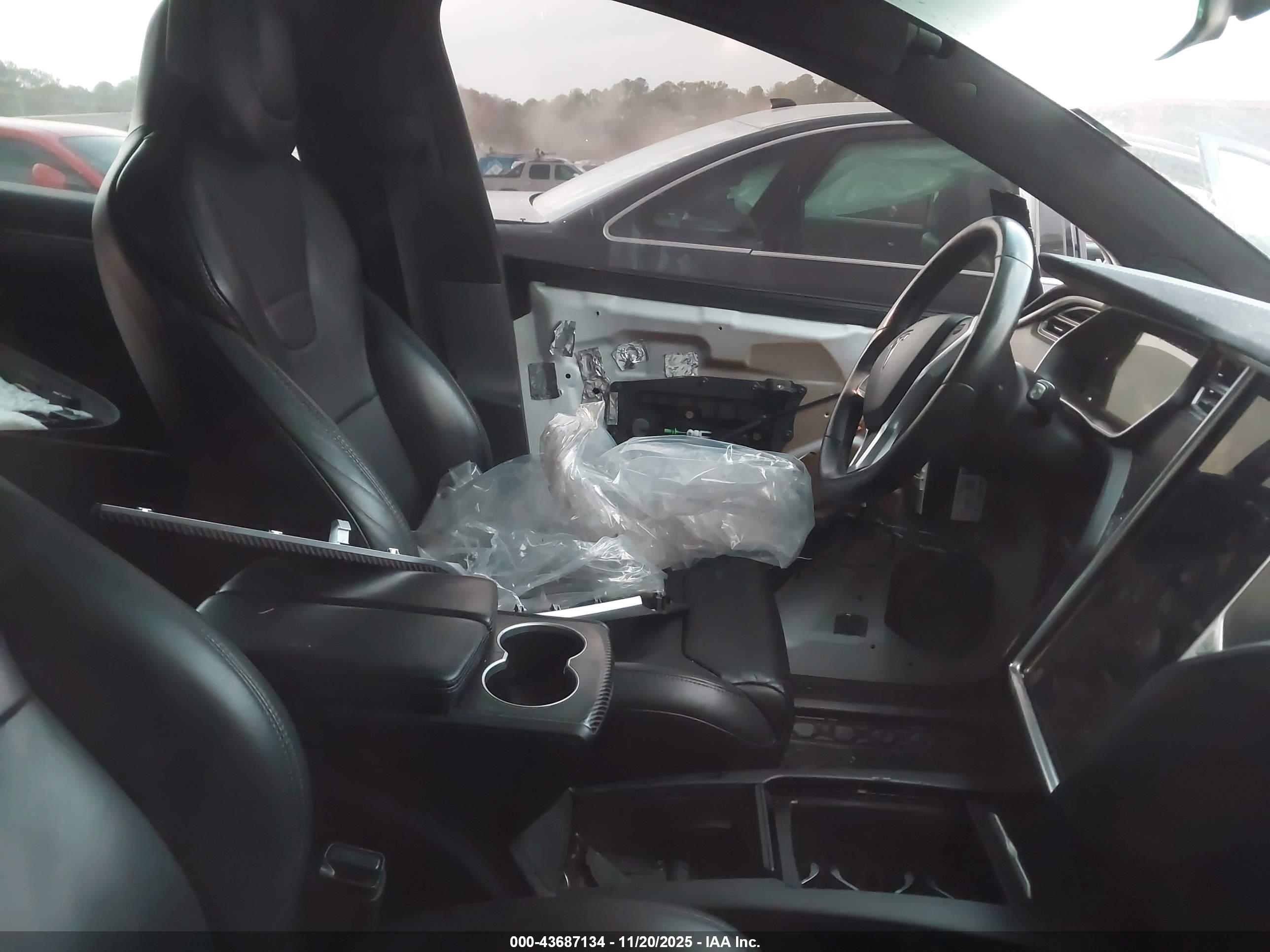 TESLA MODEL image 5