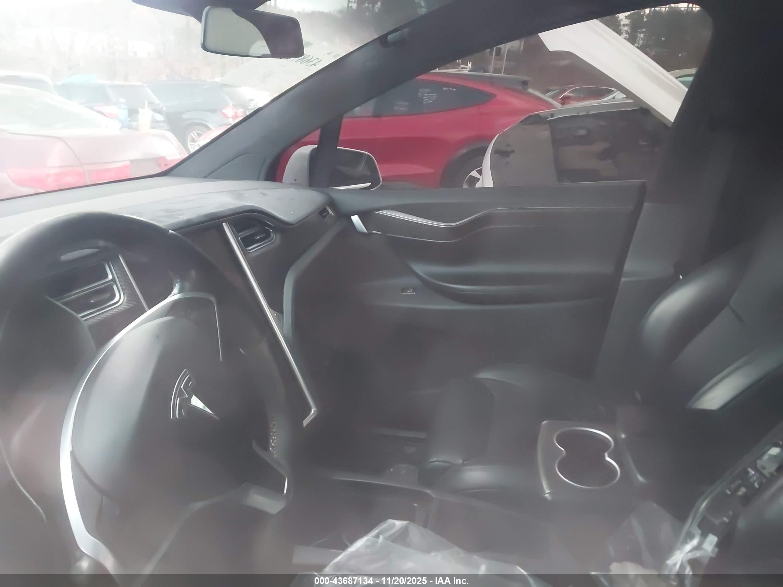 TESLA MODEL image 7
