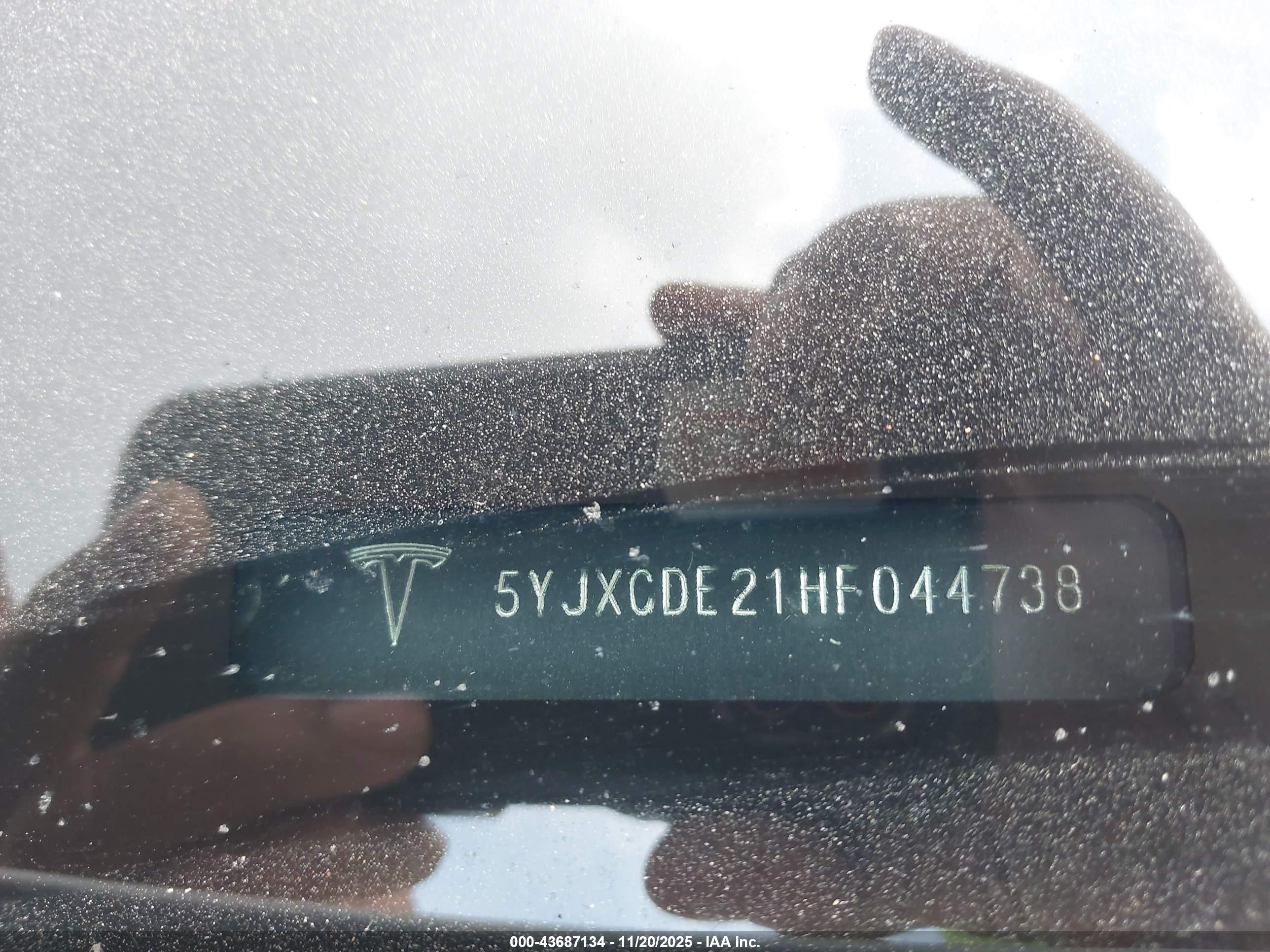 TESLA MODEL image 9