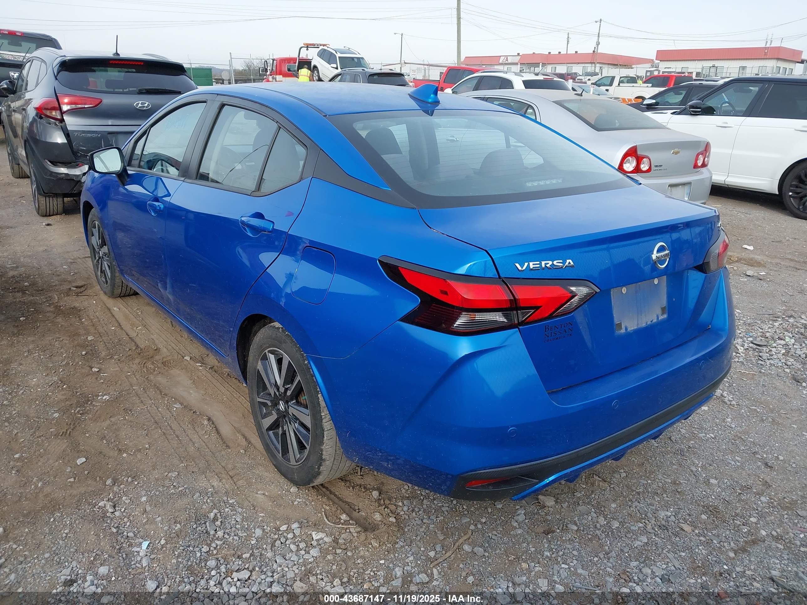 NISSAN VERSA image 3