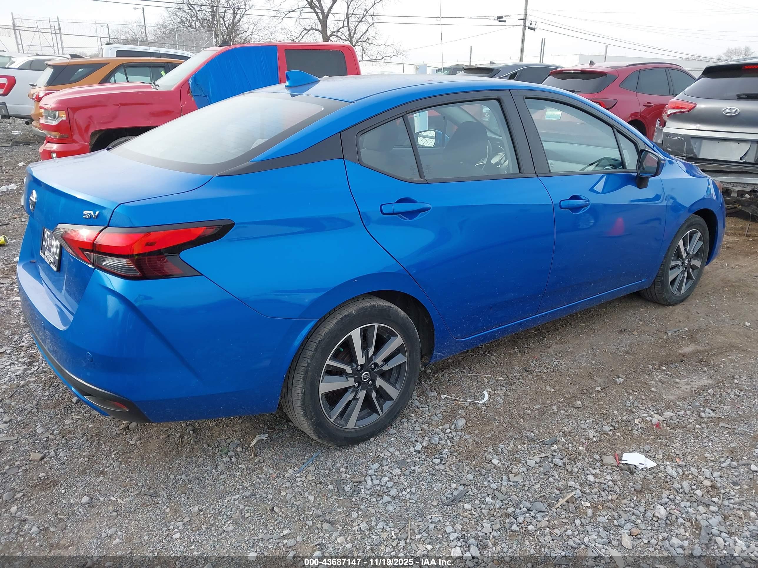 NISSAN VERSA image 4