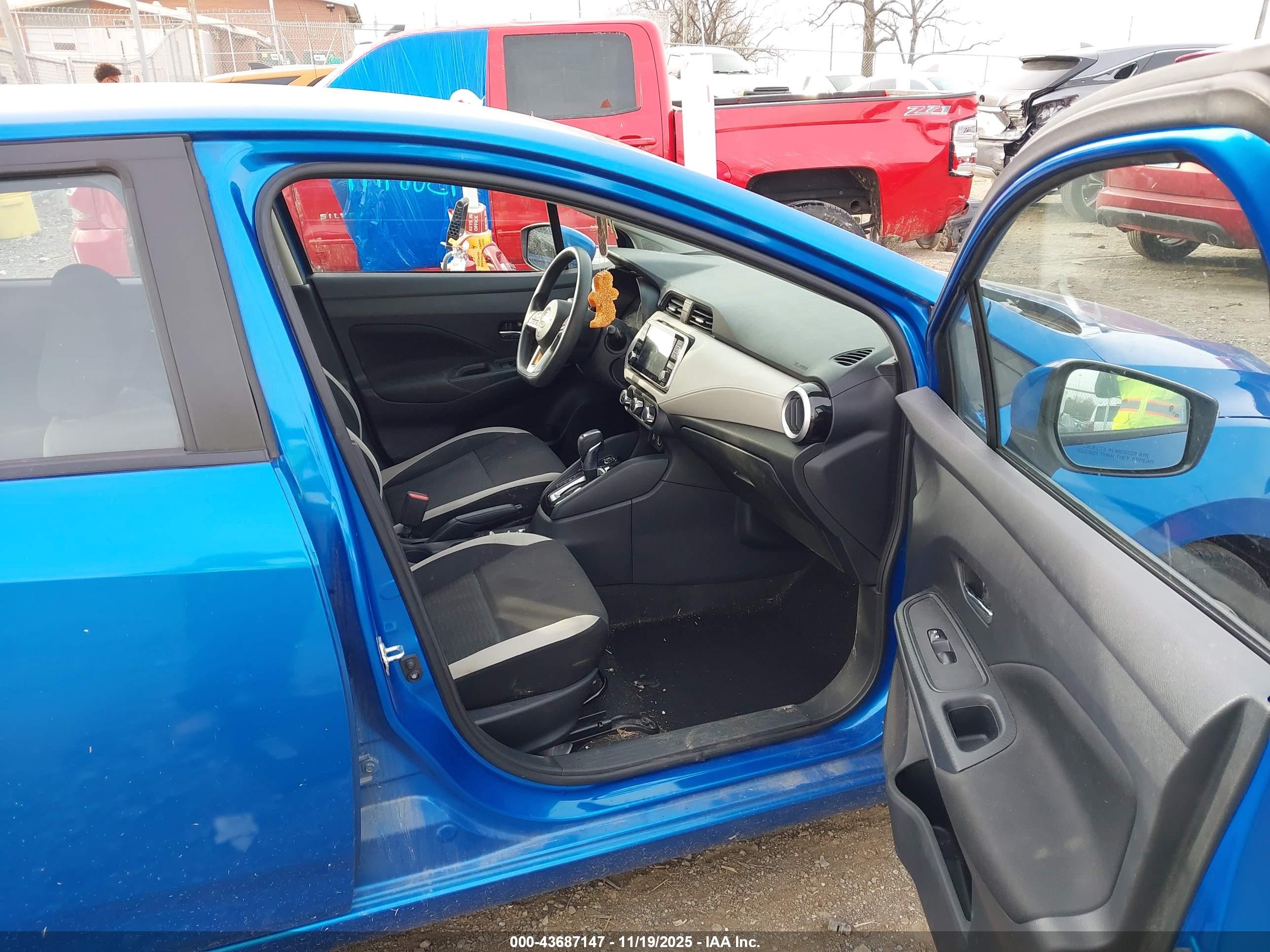 NISSAN VERSA image 5