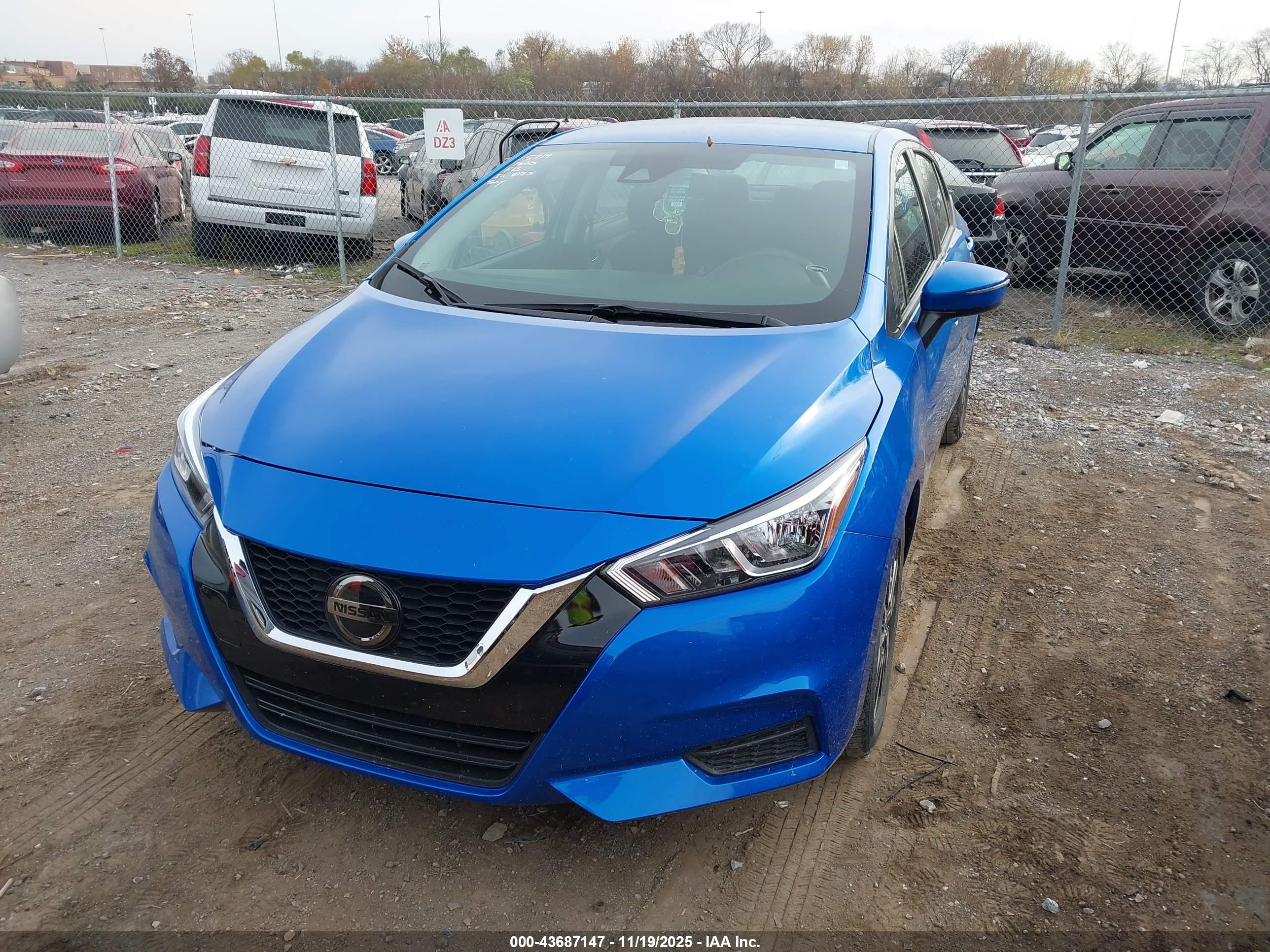 NISSAN VERSA image 6