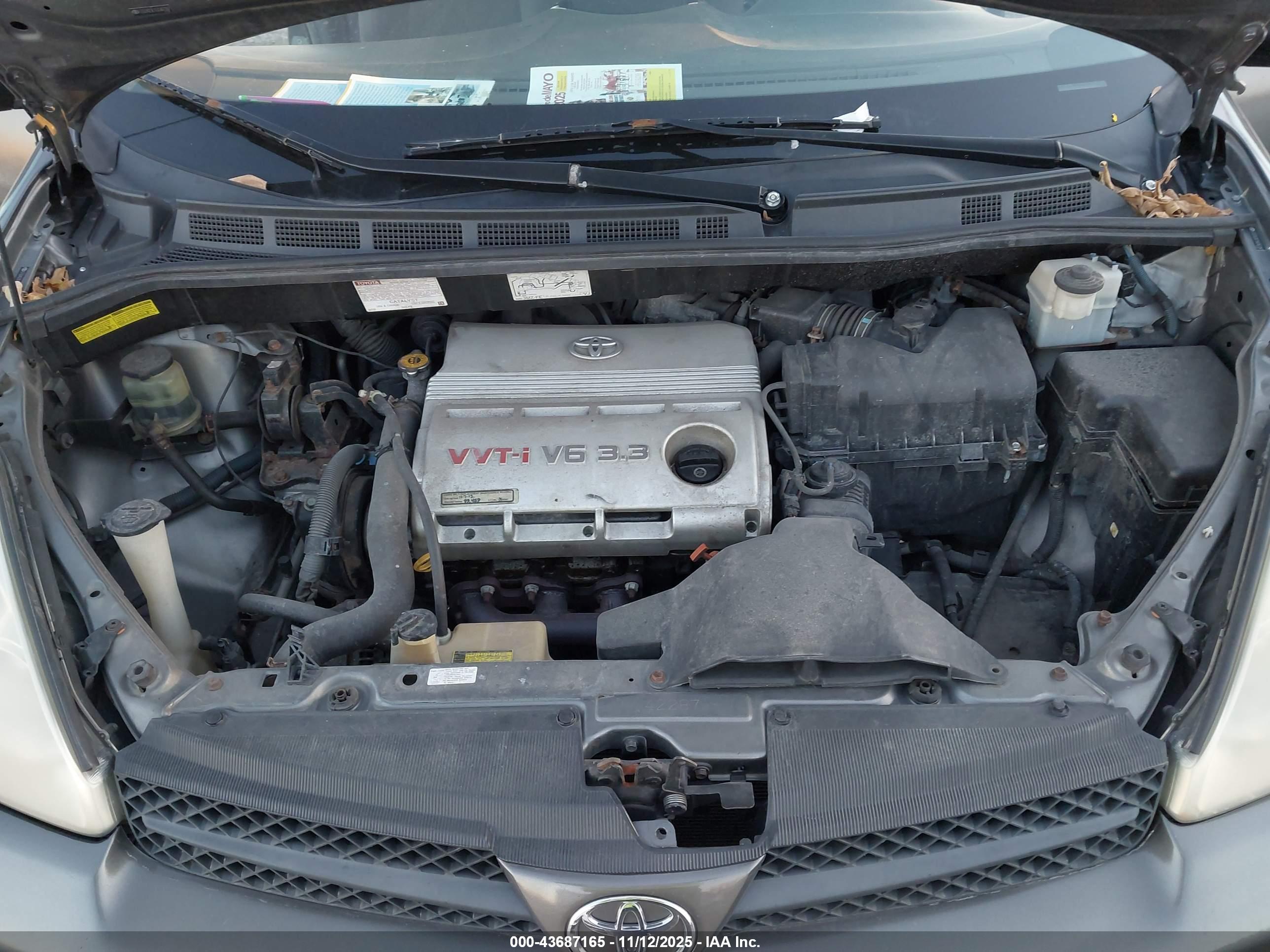 TOYOTA SIENNA image 10