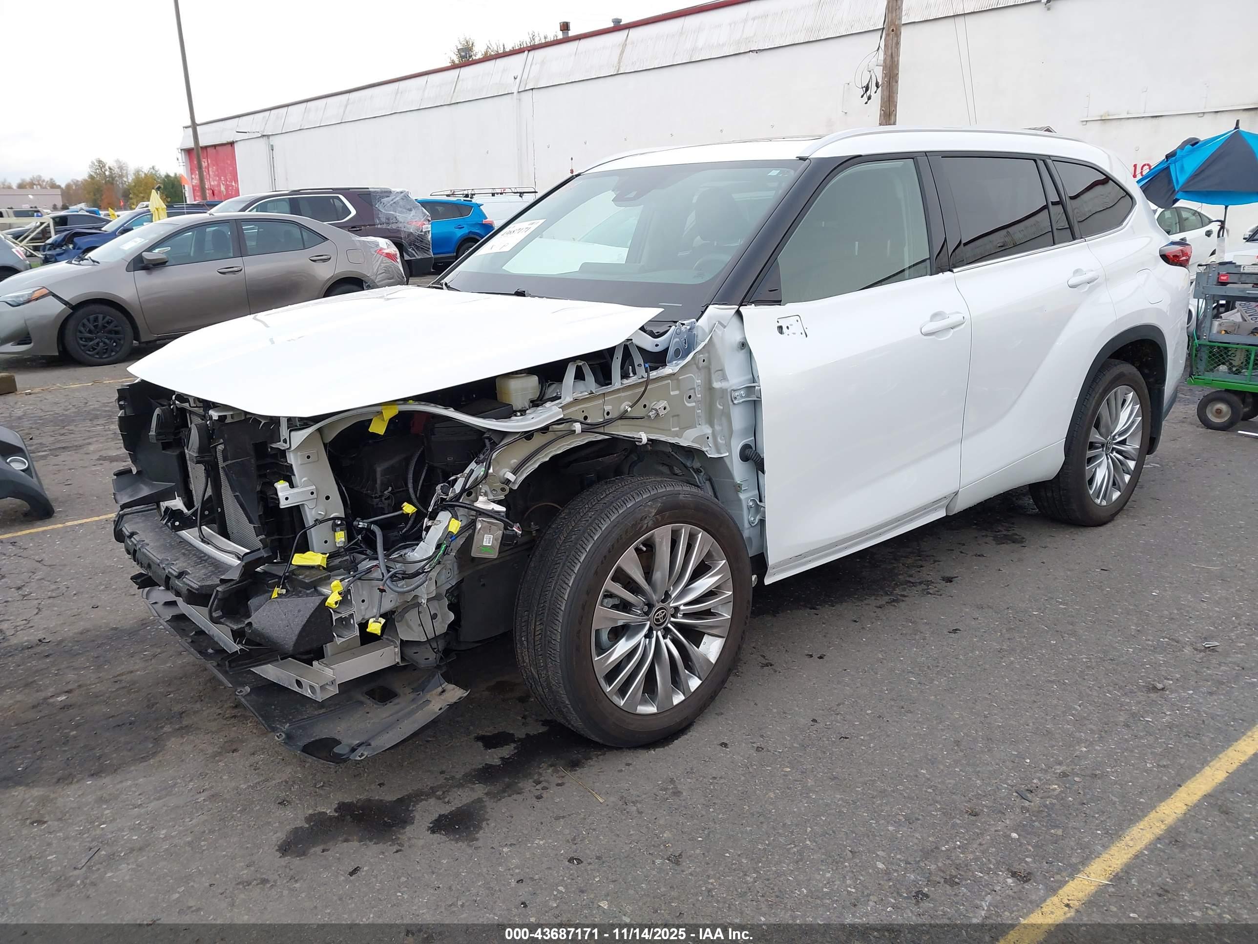TOYOTA HIGHLANDER image 2