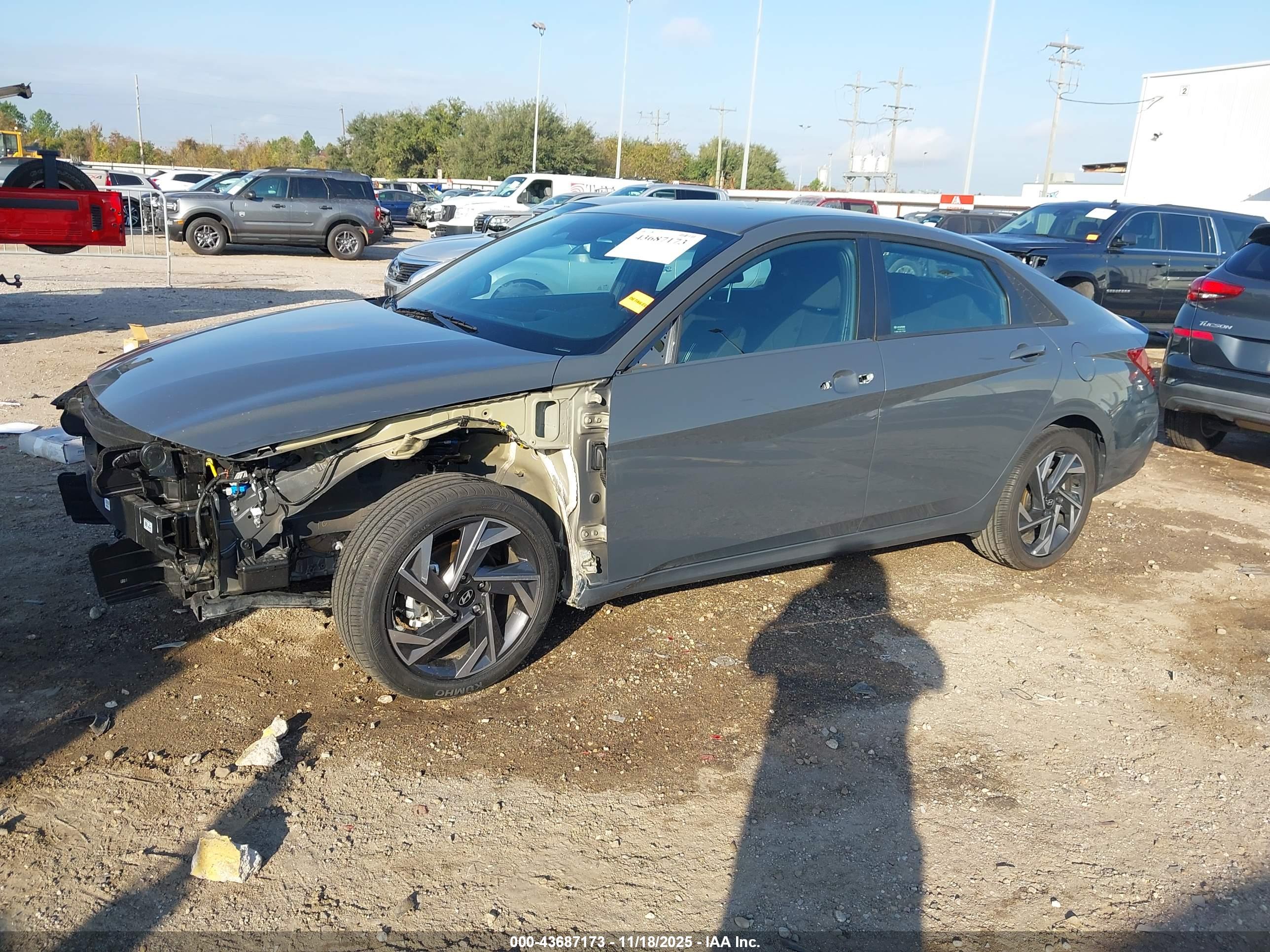 HYUNDAI ELANTRA image 2
