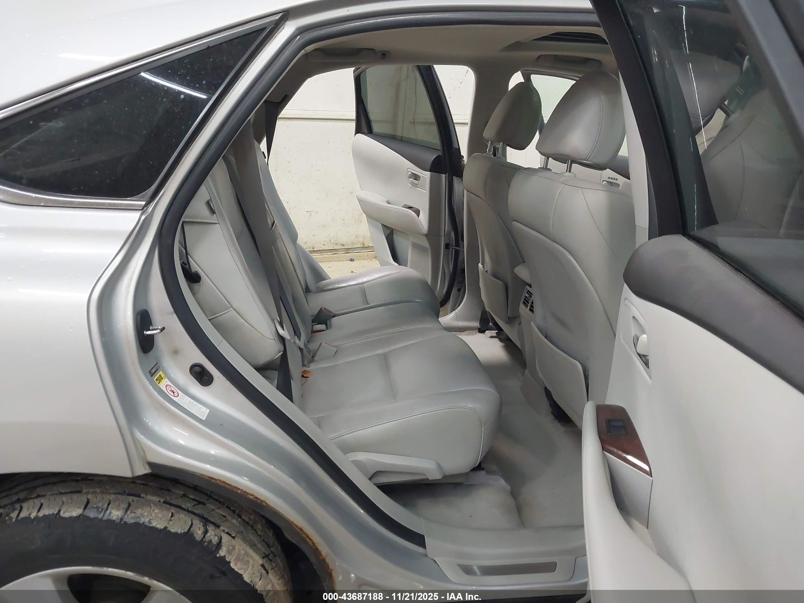 LEXUS RX image 8