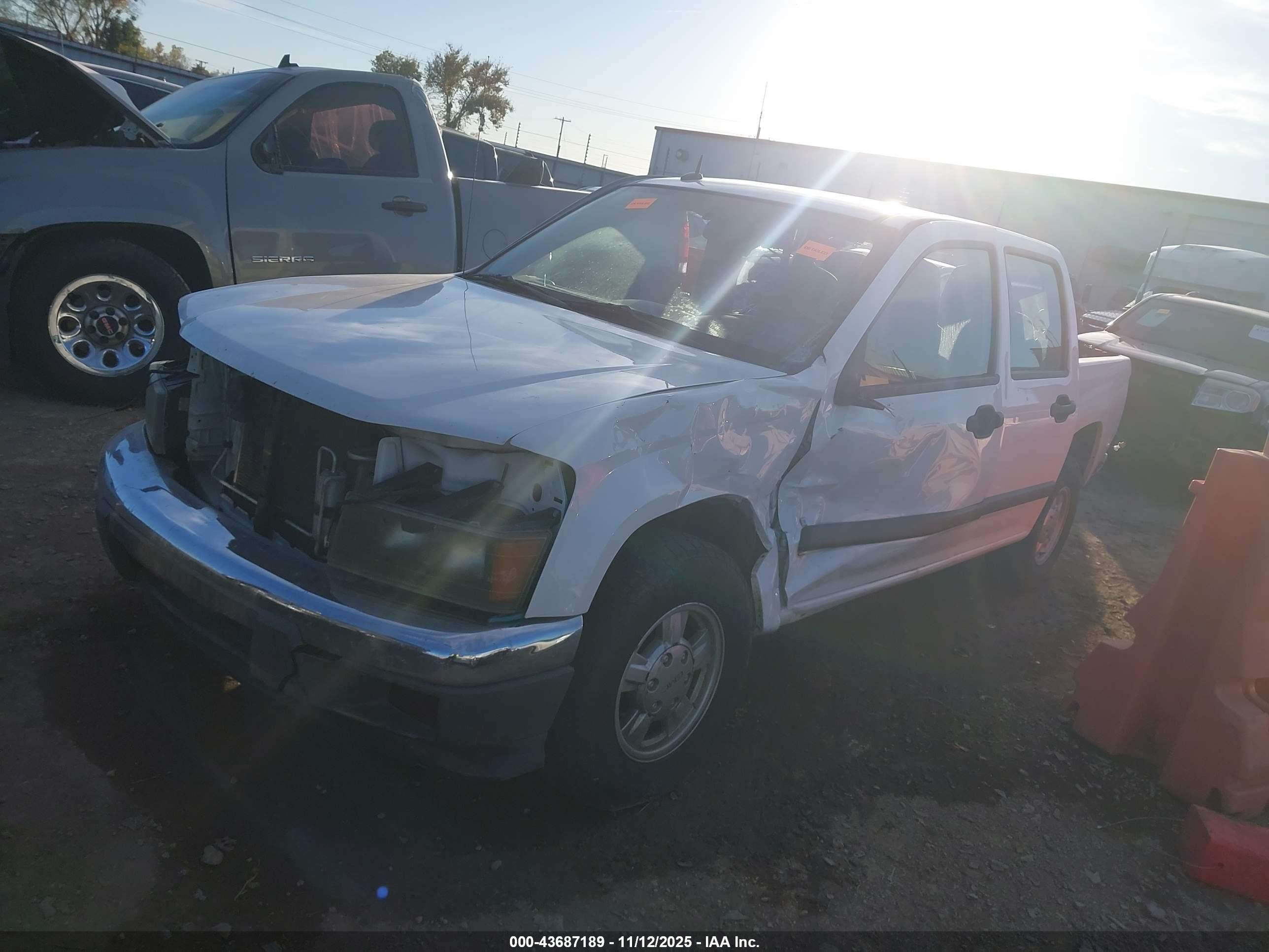 GMC CANYON image 2