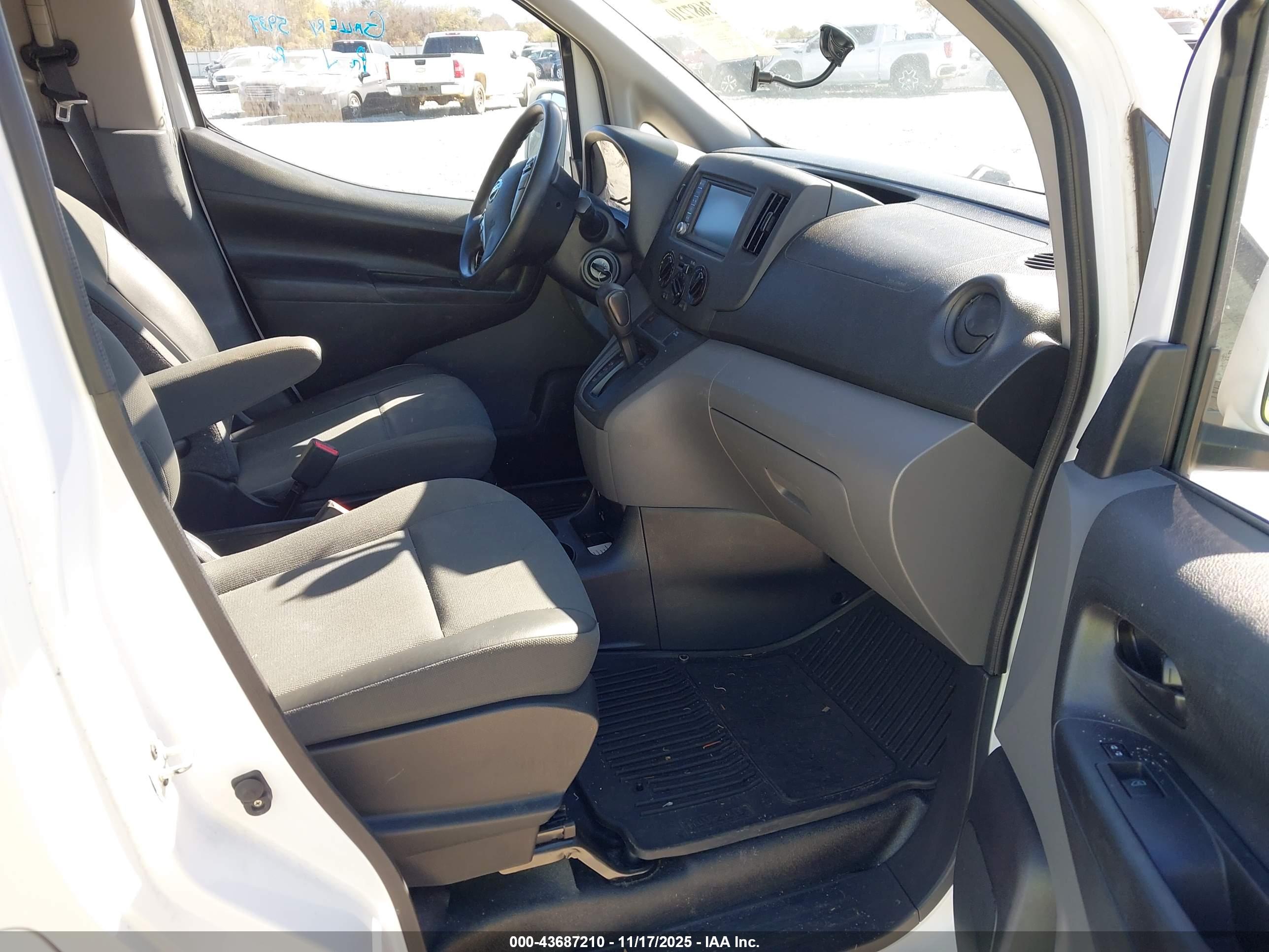 NISSAN NV200 image 5