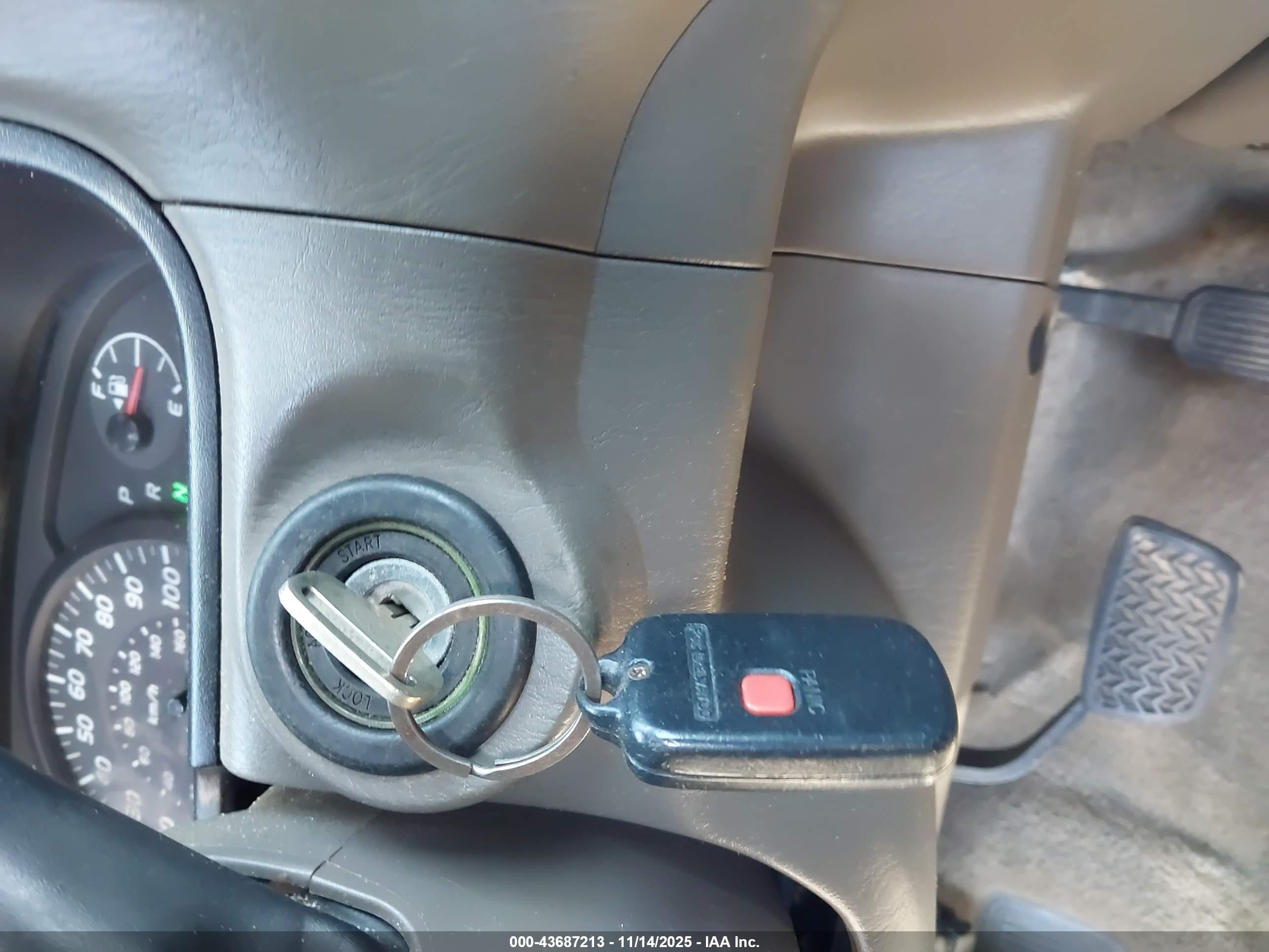 TOYOTA TUNDRA image 11