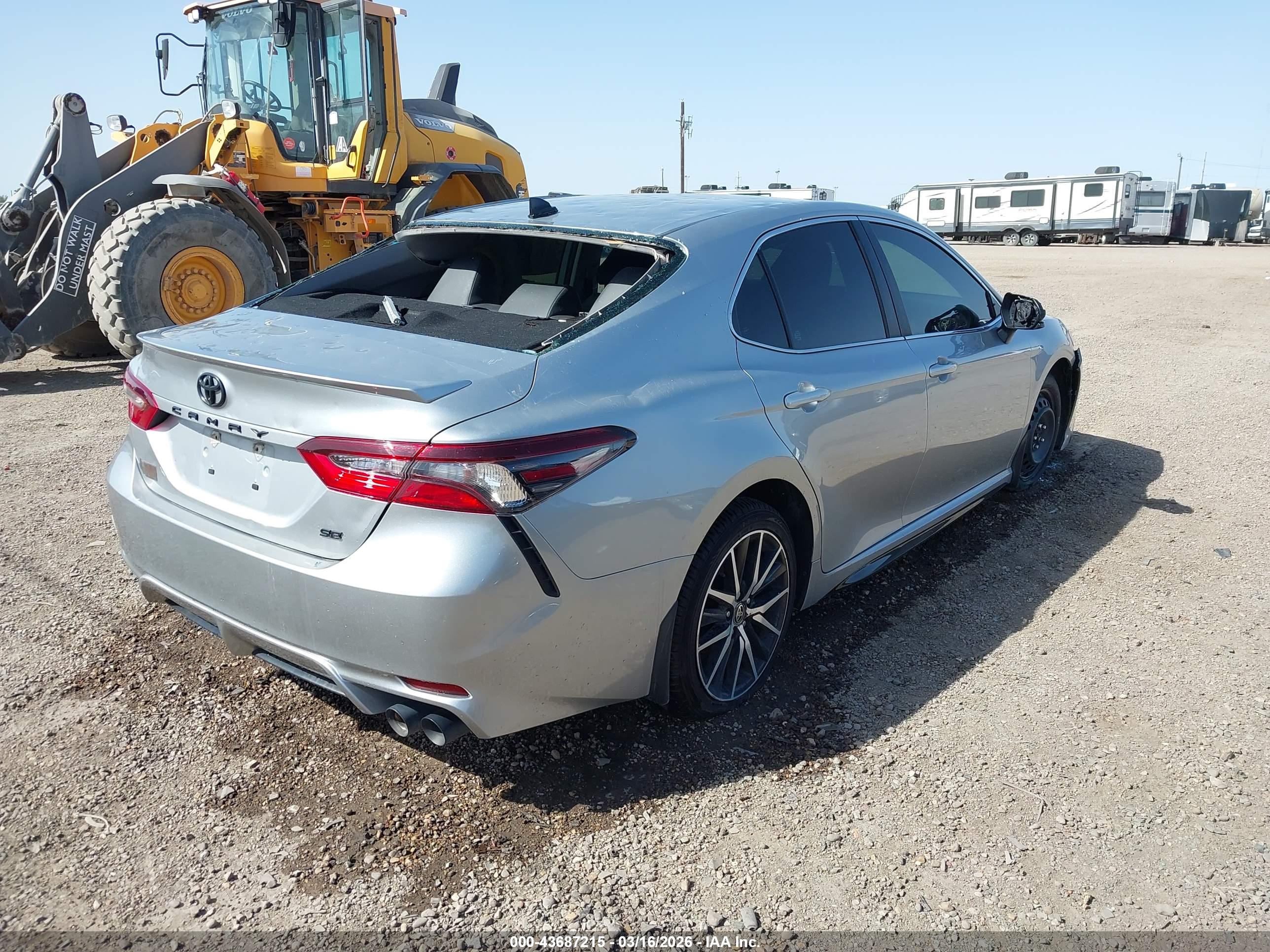 TOYOTA CAMRY image 4