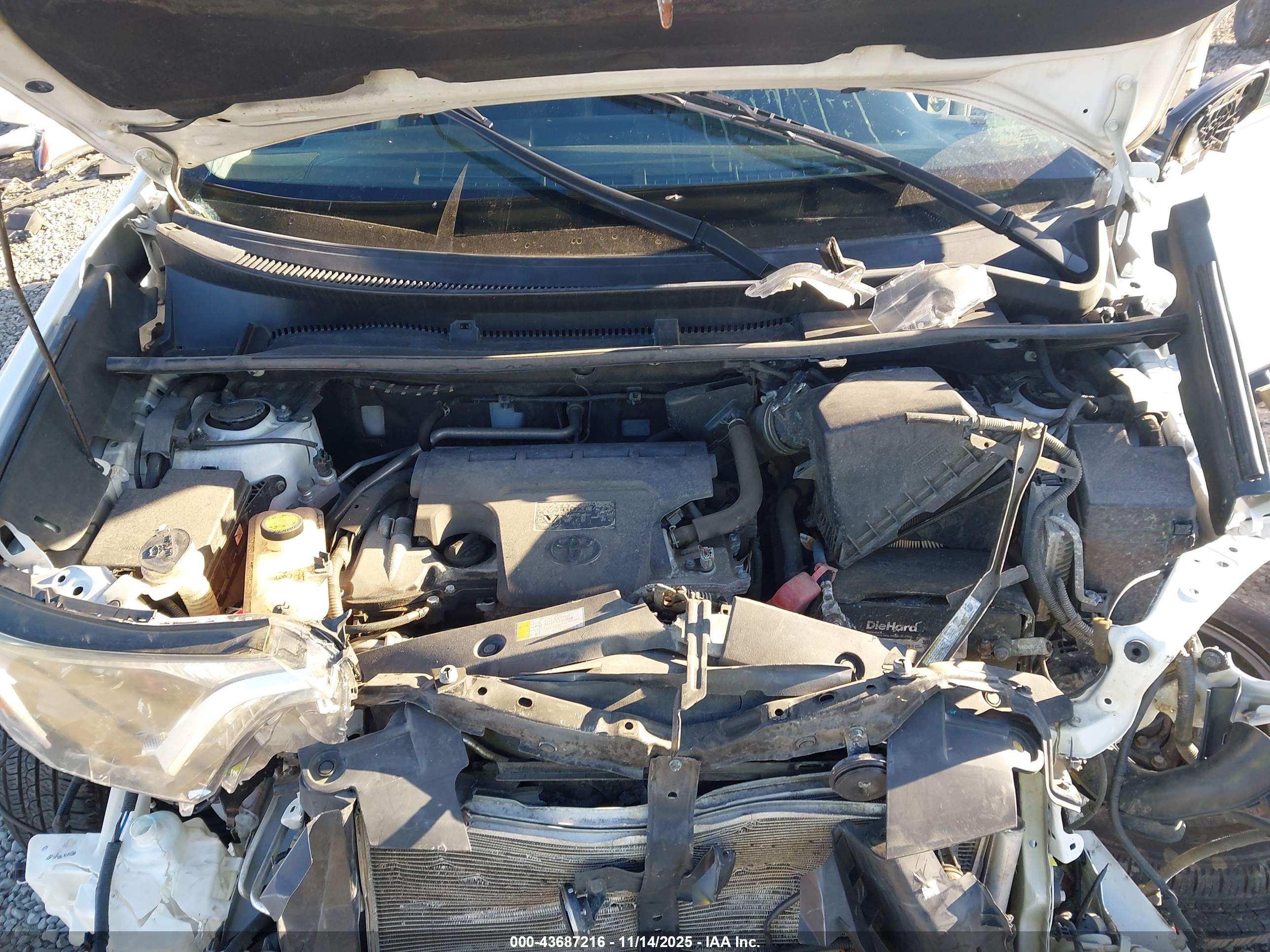 TOYOTA RAV4 image 10