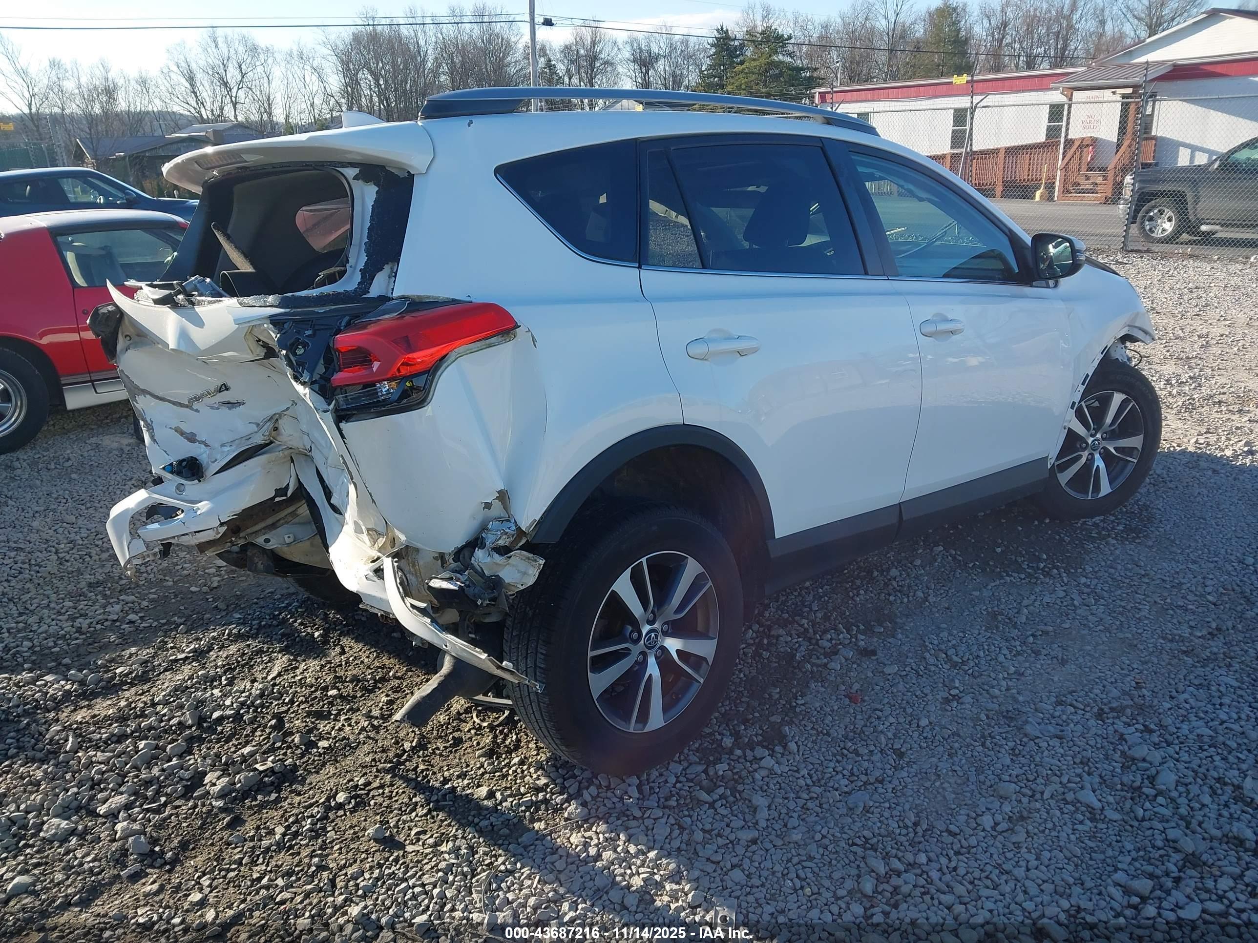 TOYOTA RAV4 image 4