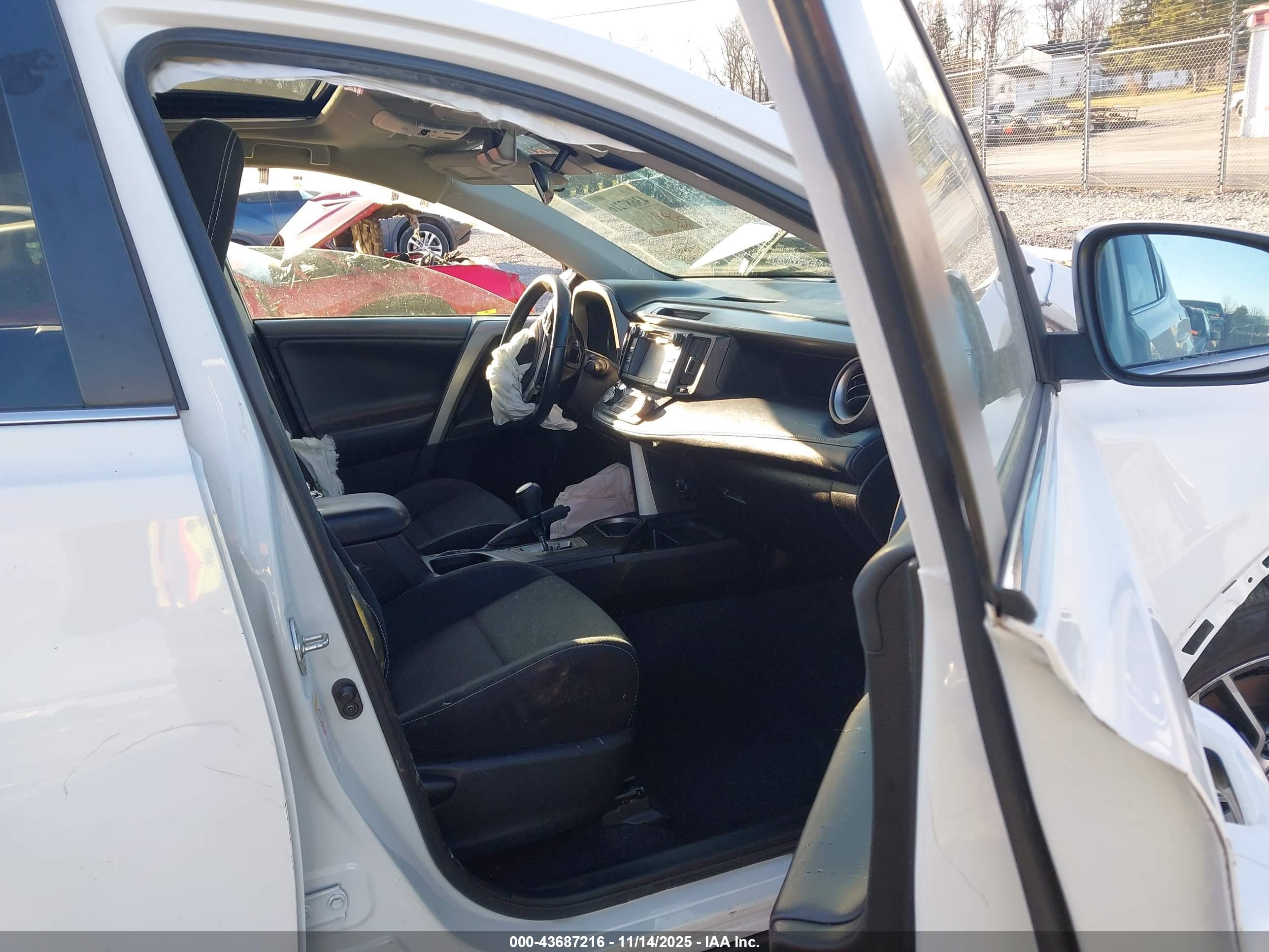 TOYOTA RAV4 image 5