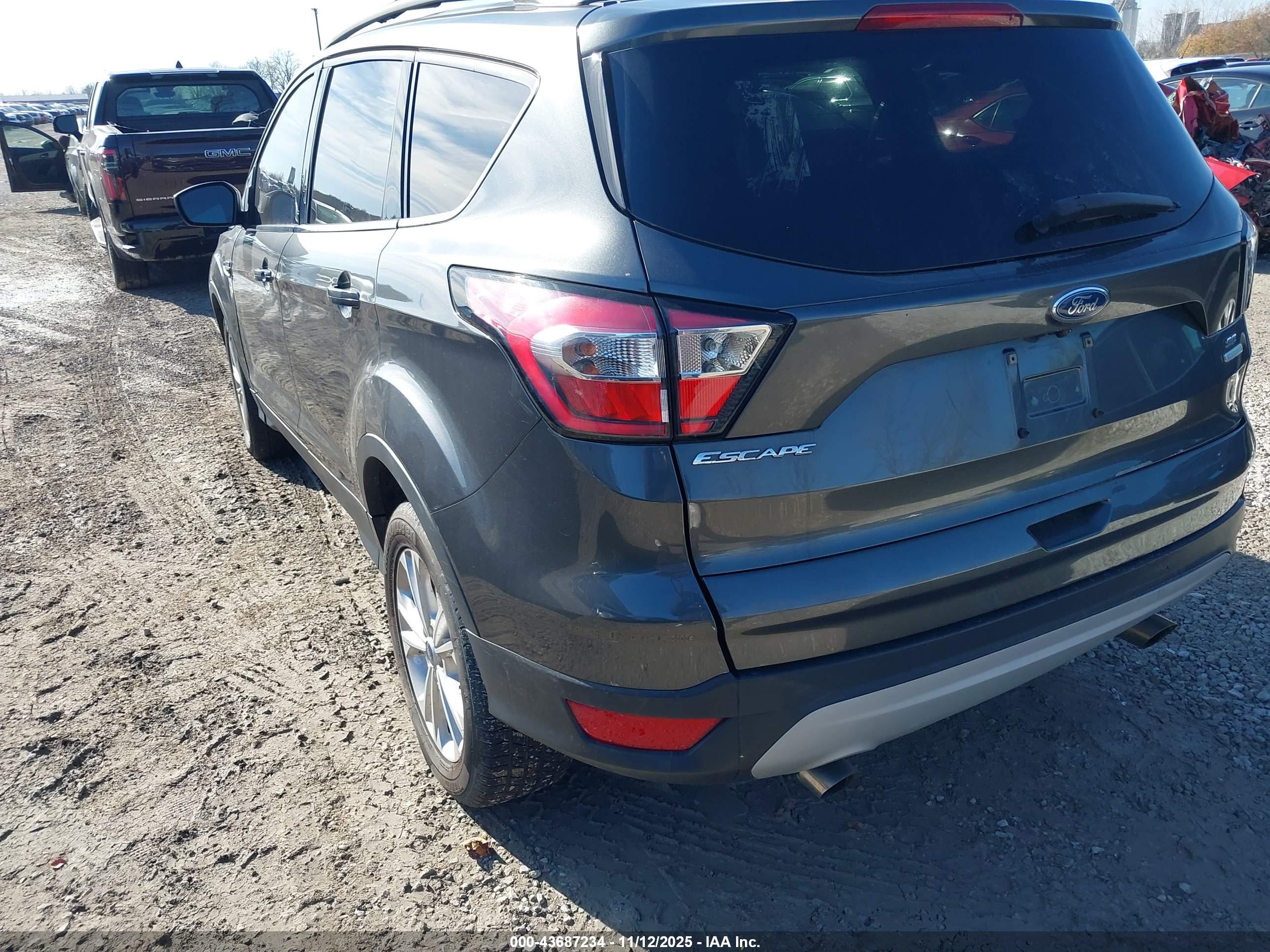 FORD ESCAPE image 3