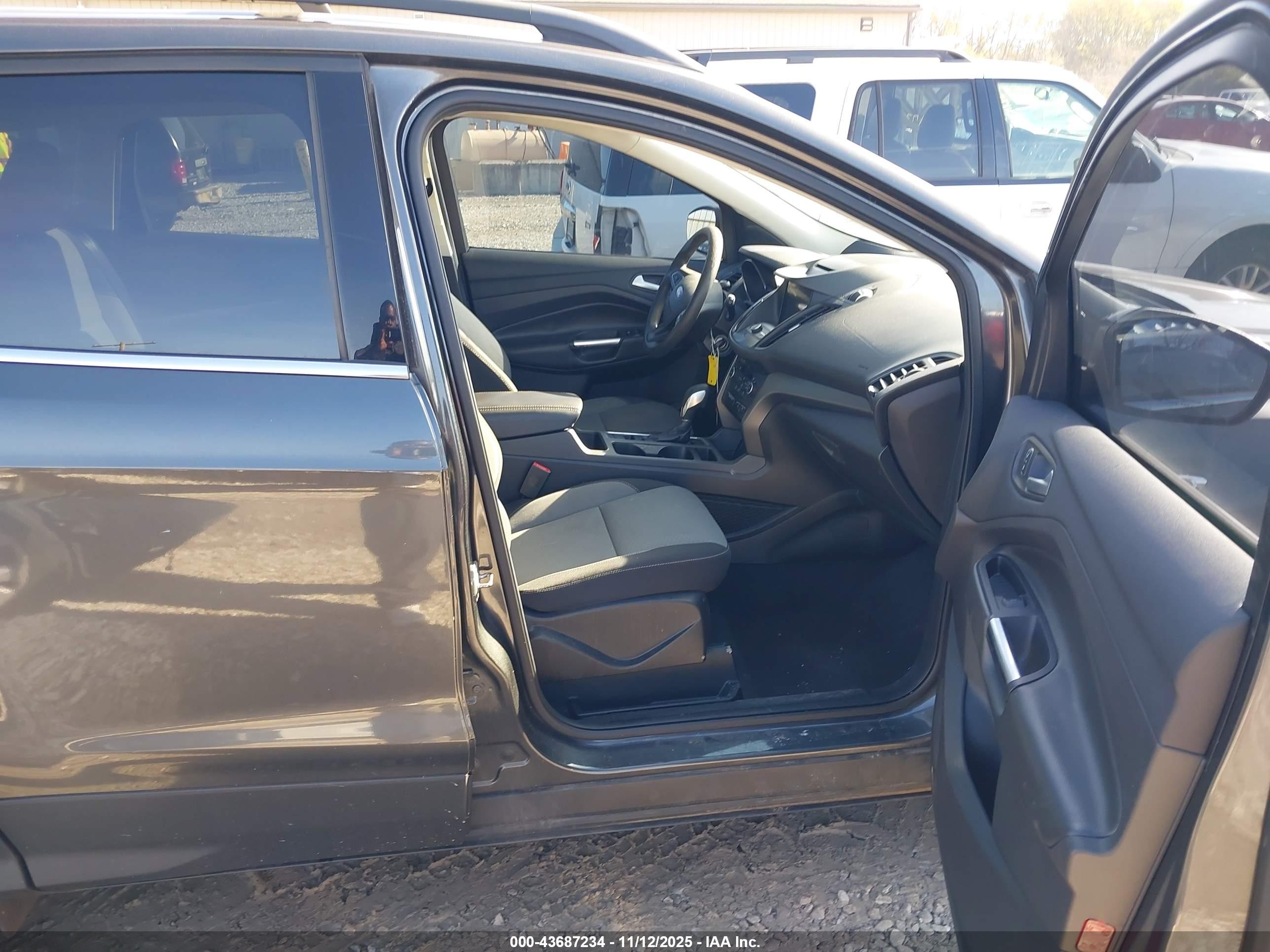 FORD ESCAPE image 5