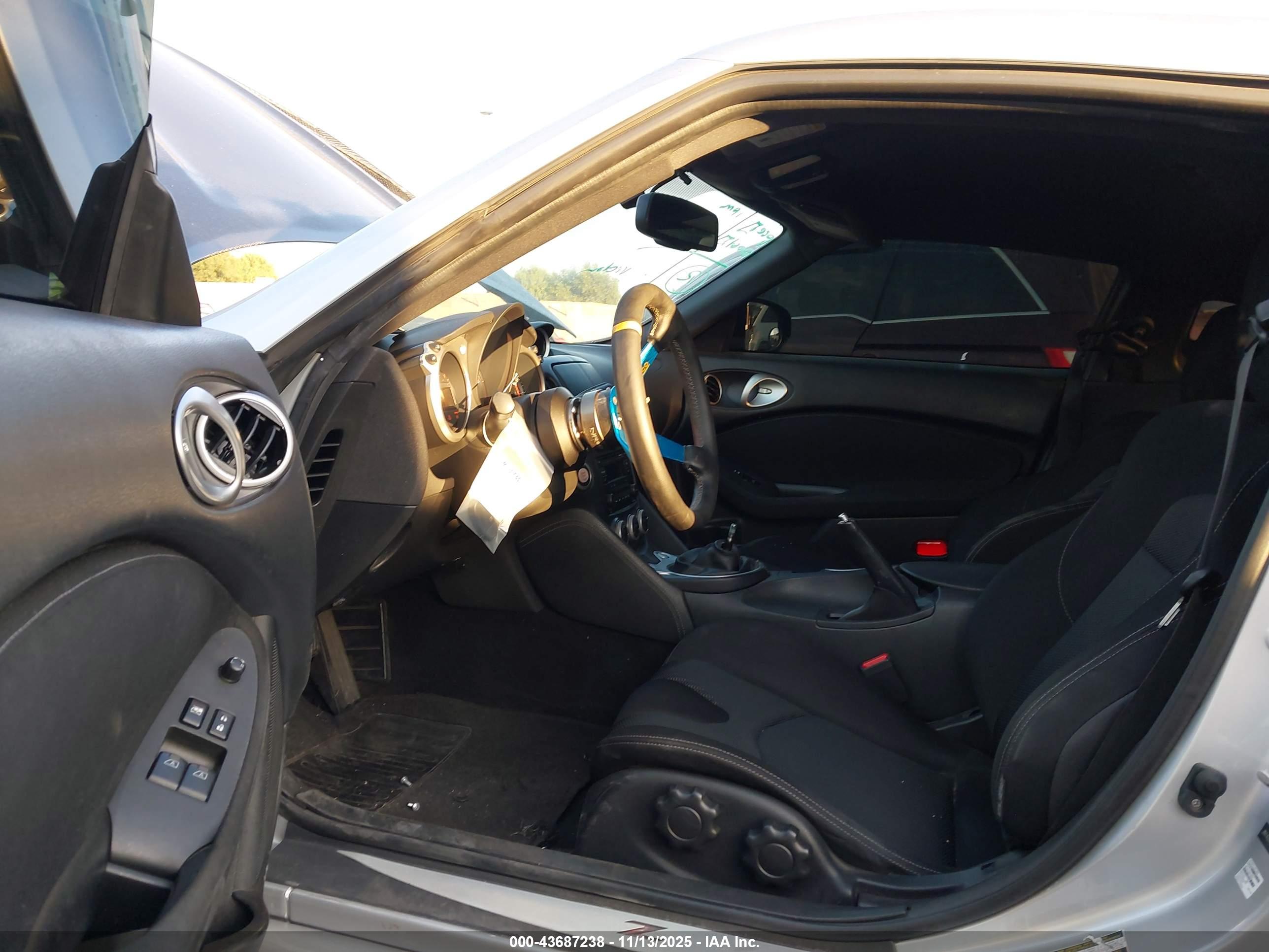 NISSAN 370Z image 5