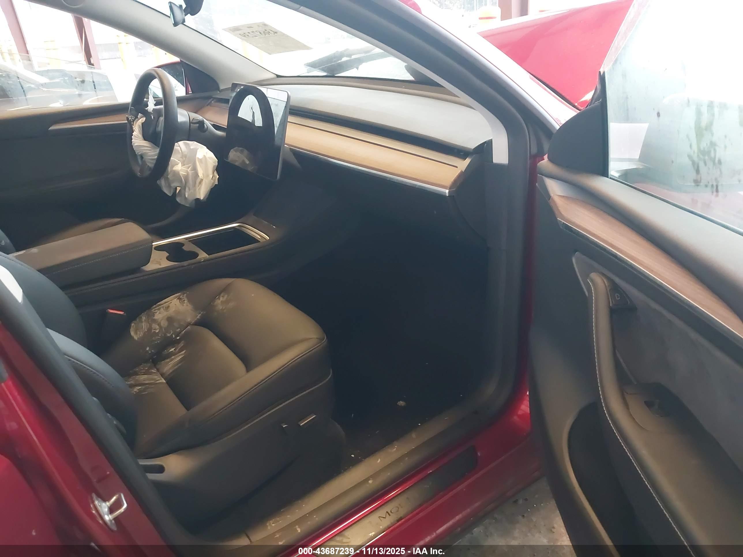 TESLA MODEL image 5
