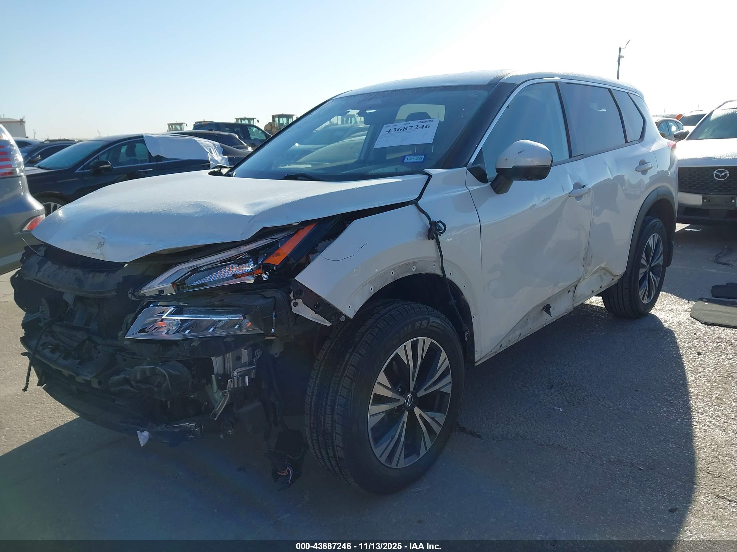 NISSAN ROGUE image 2