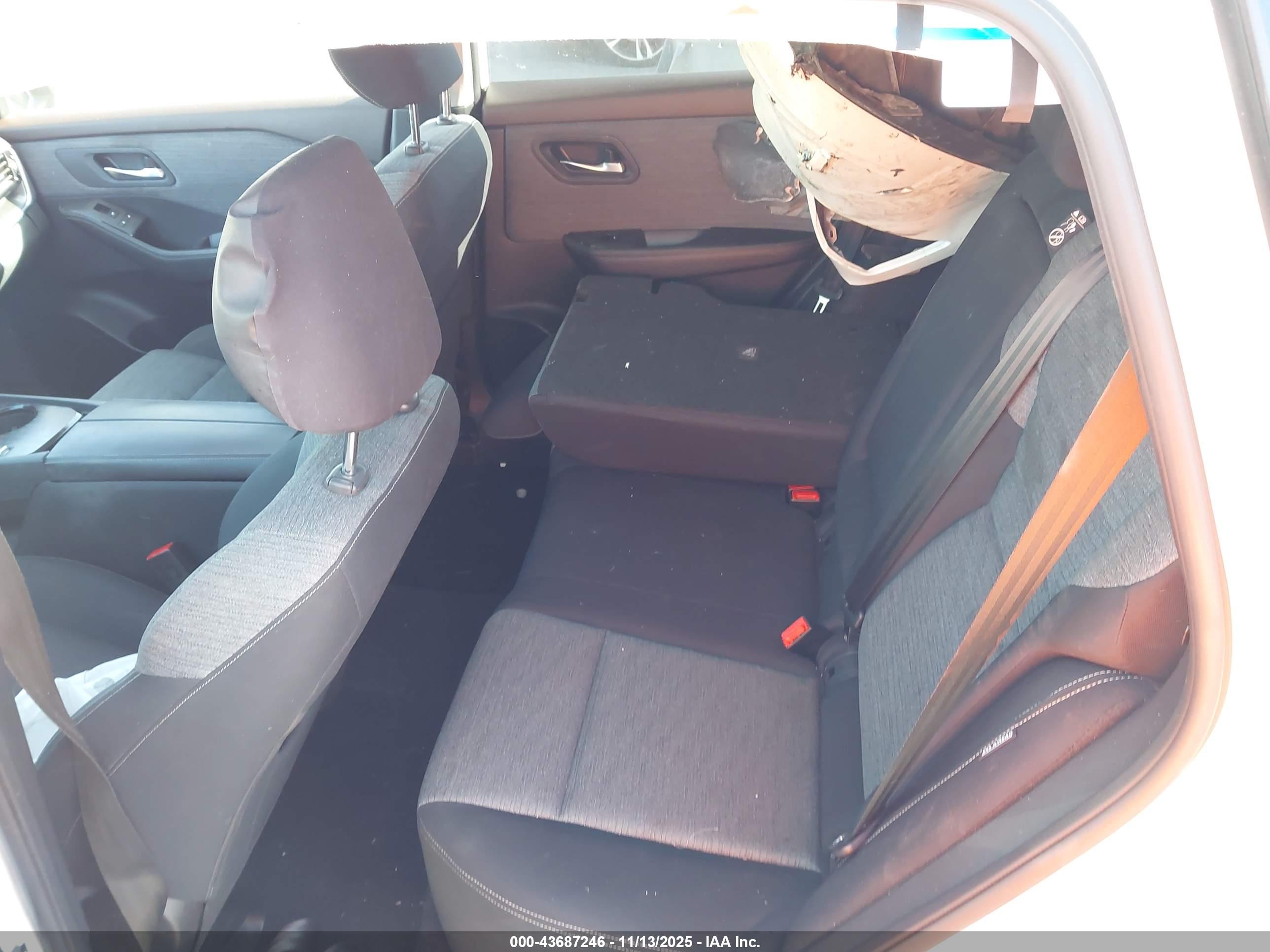 NISSAN ROGUE image 8