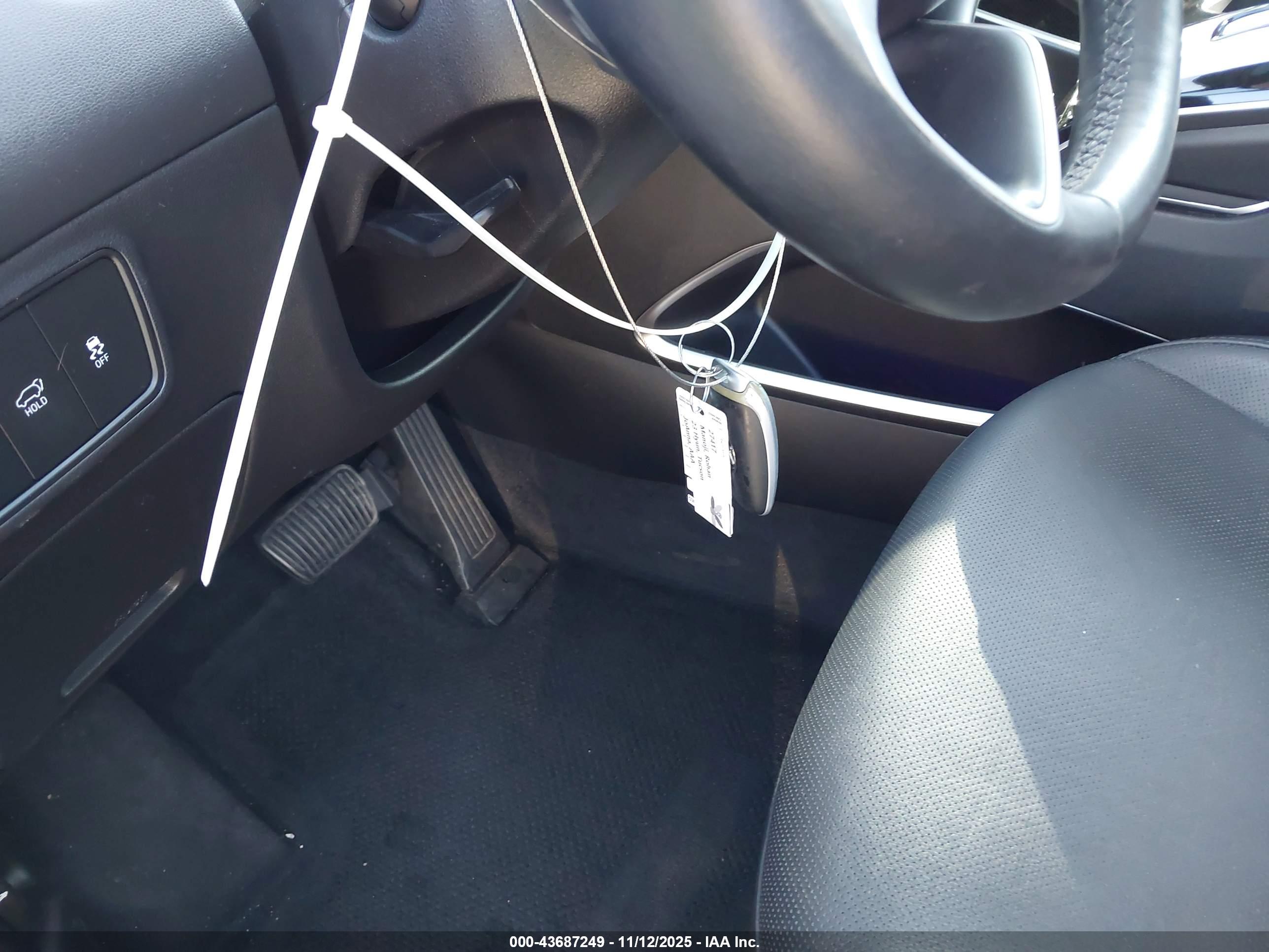 HYUNDAI TUCSON image 11